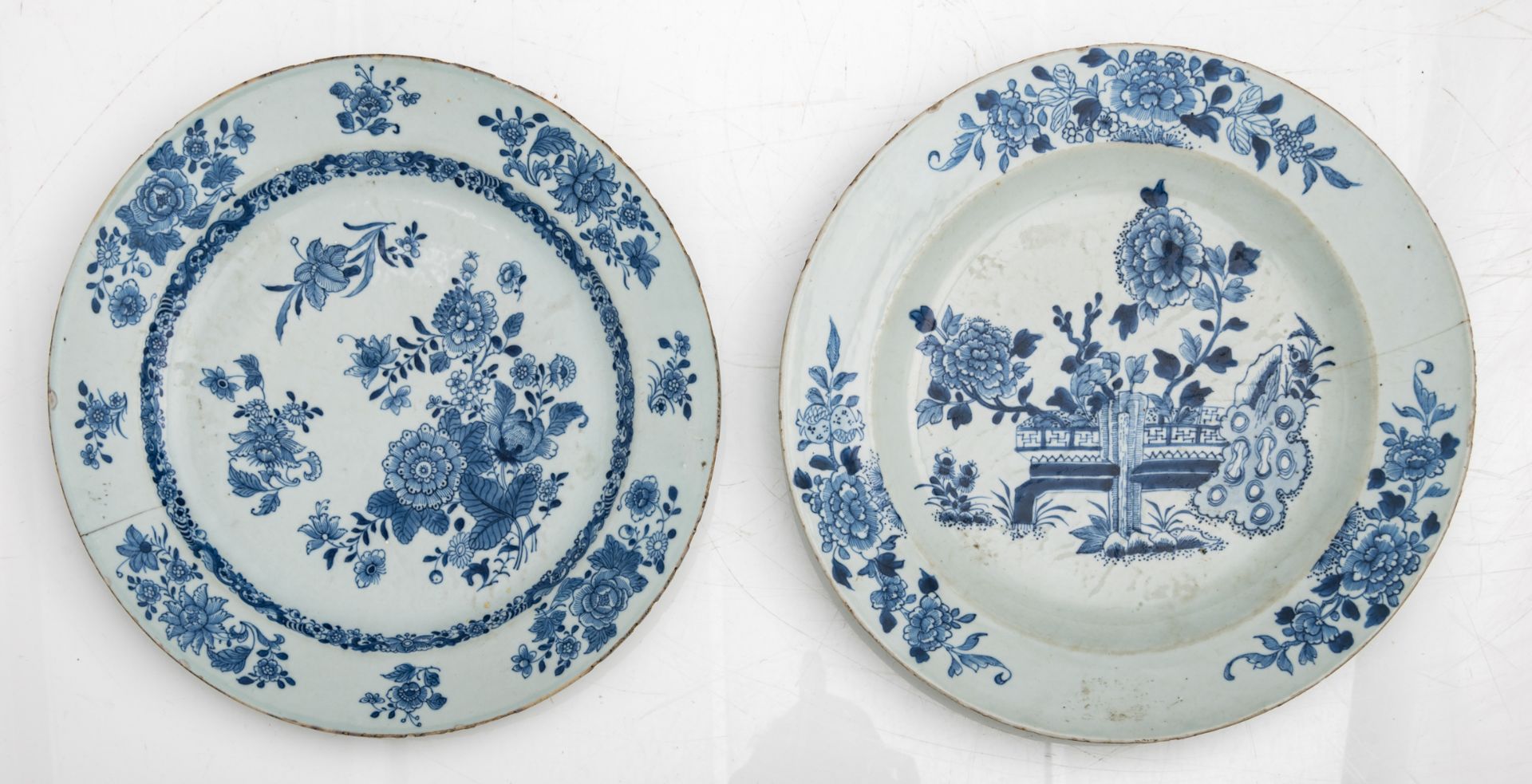 A lot of one pair and various large Chinese porcelain blue and white plates, decorated with a garden - Image 4 of 19