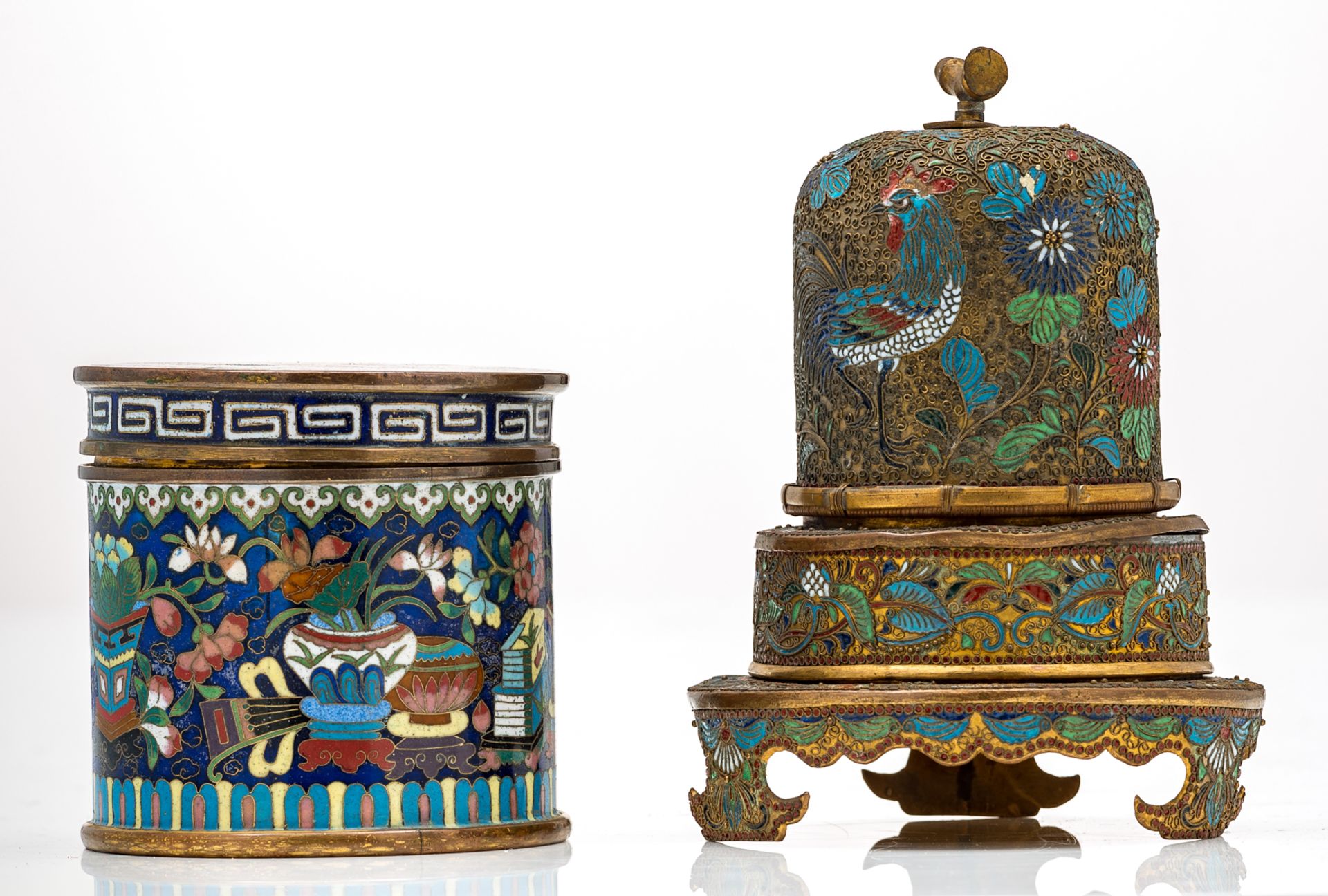 A lot of various Chinese cloisonné enamel and filigree ornamental miniature vases and boxes and cove - Bild 6 aus 11