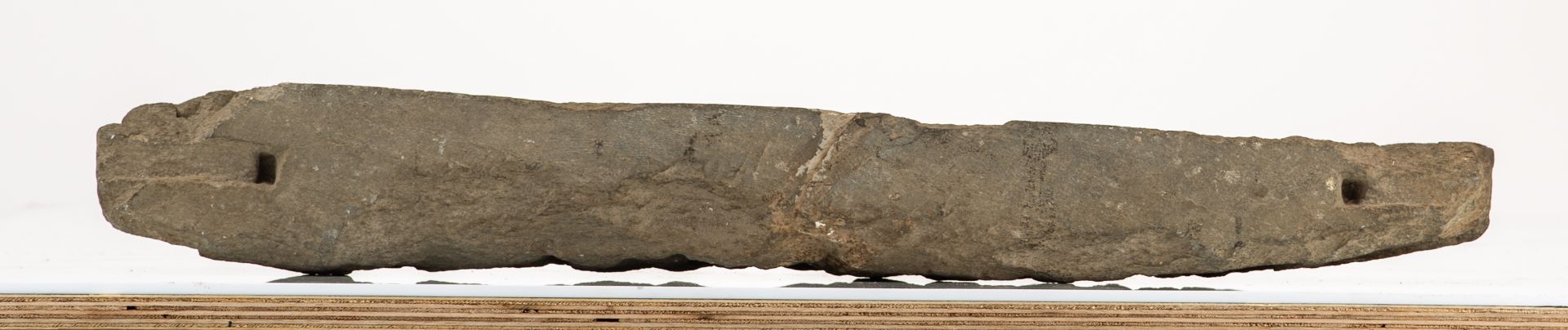 A stone fragment of a temple depicting a Buddha and his students on a mahogany base, 'Schist', Greco - Image 3 of 4