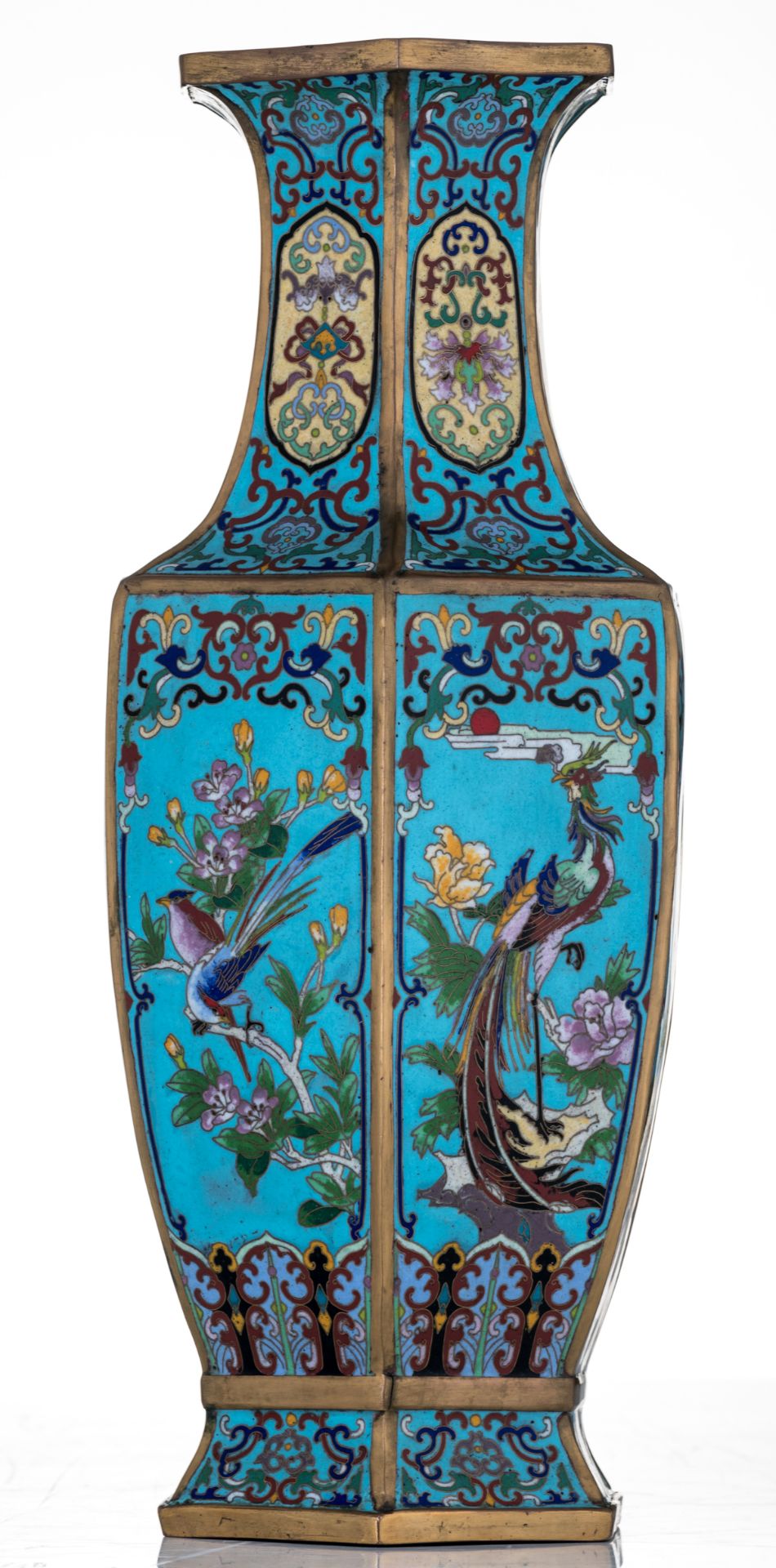 A Chinese hexagonal cloisonné enamel baluster shaped vase, the panels decorated with birds, flower b - Bild 2 aus 7