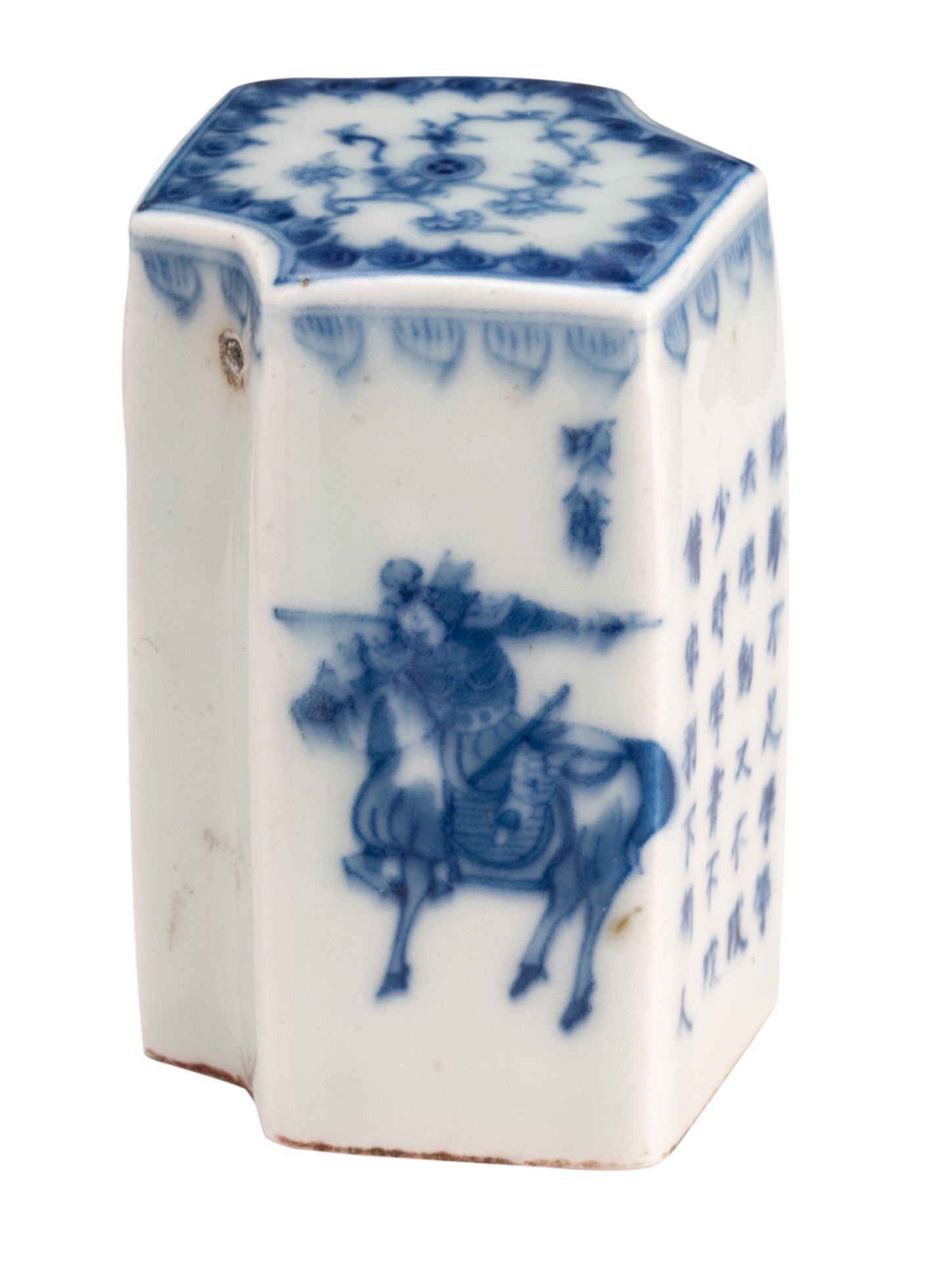 A Chinese hexagonal blue and white seal, decorated with warriors and calligraphic text, H 7,5 cm