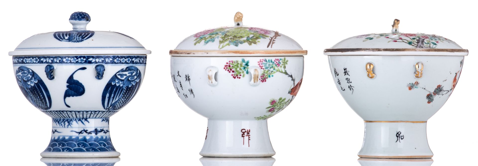 Two Chinese famille rose food containers, decorated with birds and flowers, one container with a sea - Bild 6 aus 9