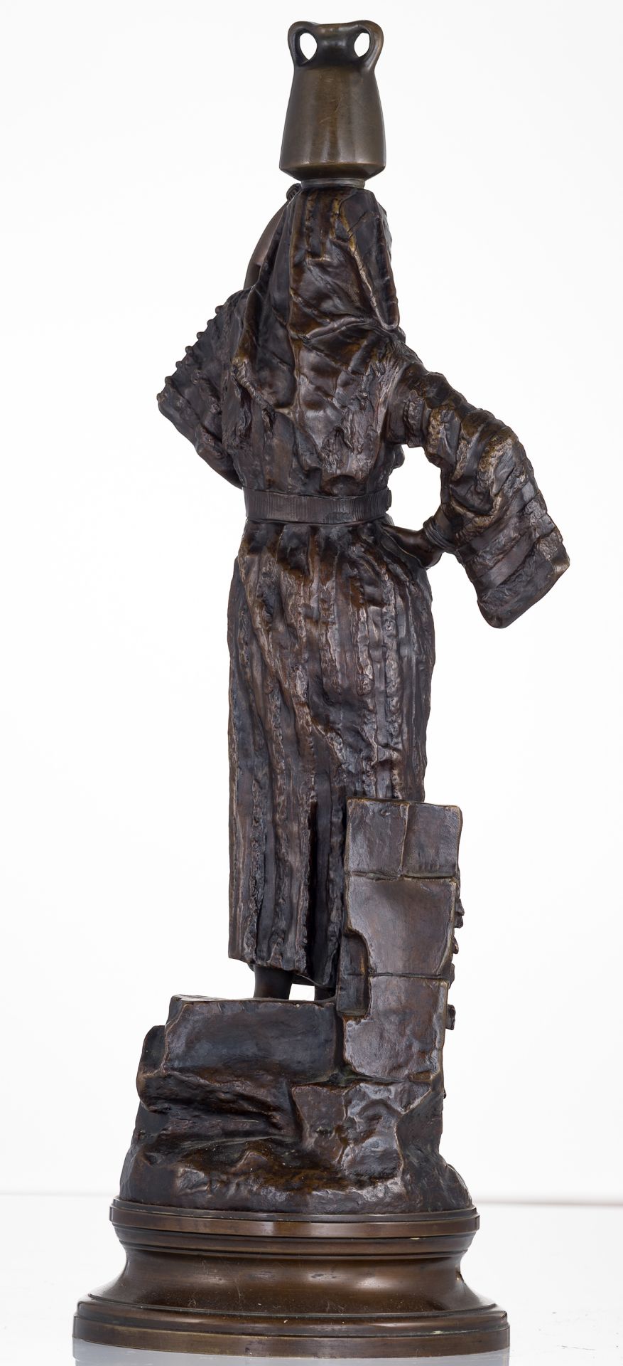 Leroux G., 'Jeune fille Arabe', patinated bronze, H 63 cm - Image 3 of 7