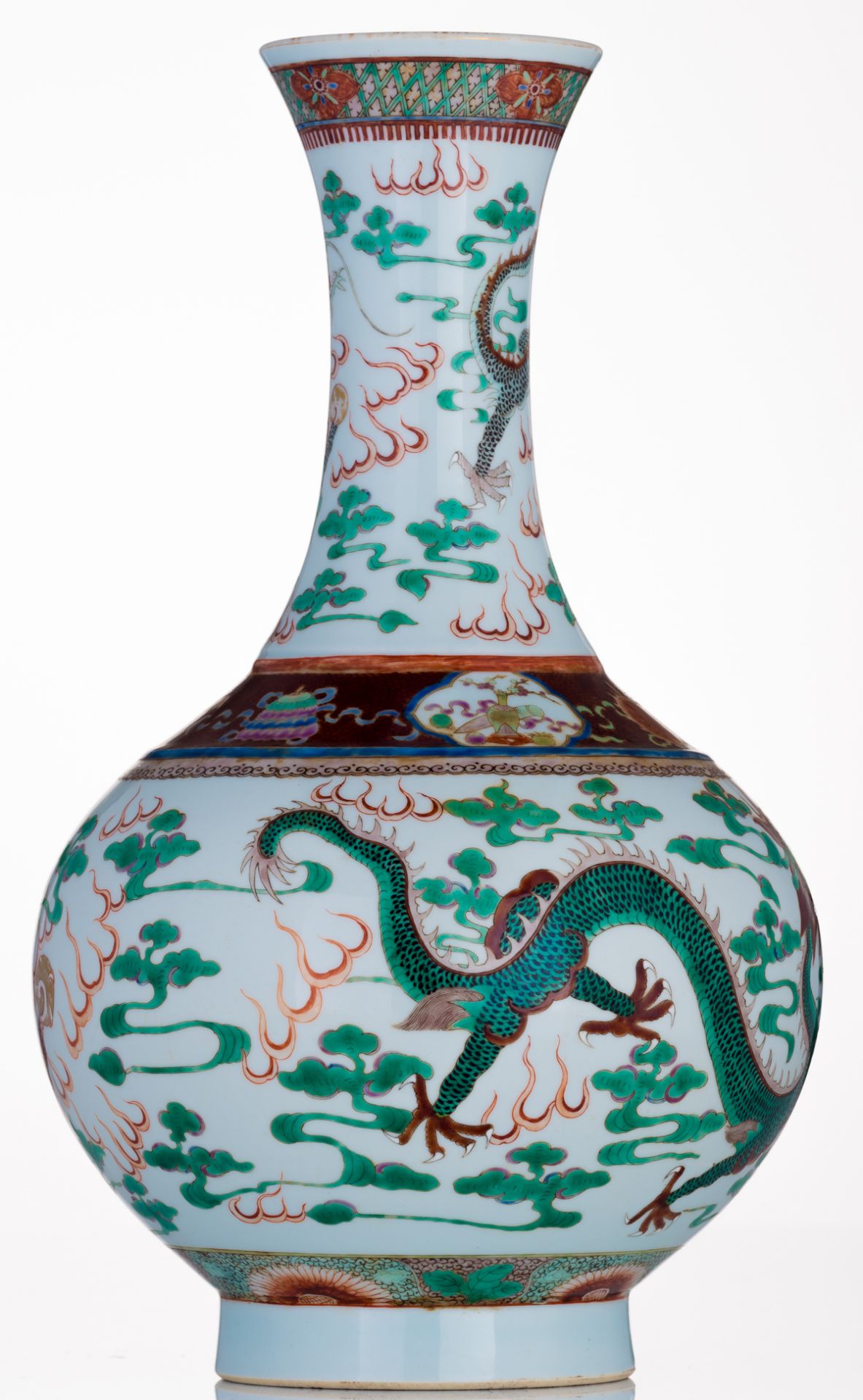 A Chinese famille verte bottle vase, decorated with dragons chasing the flaming pearl, with a Guangx - Bild 2 aus 7