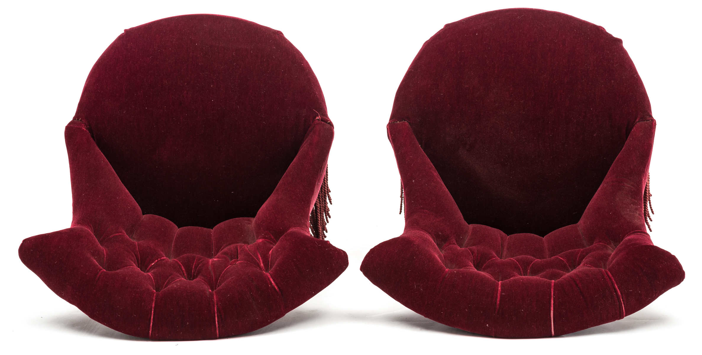 A pair of Napoleon III red velvet 'crapauds', H 75,5 - W 70 -D 77 cm - Image 5 of 6