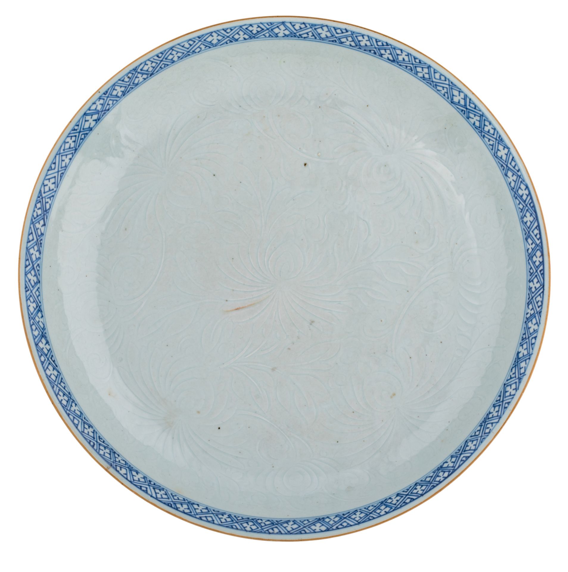 A Chinese plate with floral incised decoration, the rim with trellis pattern border, 18thC, H 38 cm