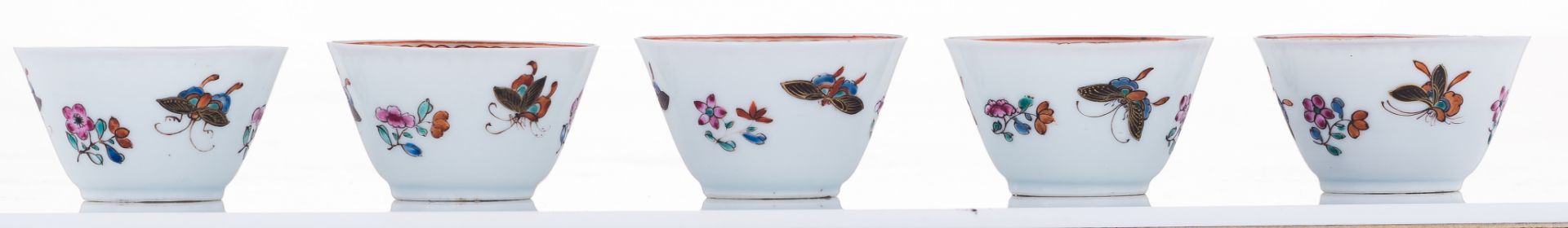 Five Chinese cups, polychrome decorated with flowers and butterflies, and six ditto saucers, H 4 - ø - Bild 3 aus 7