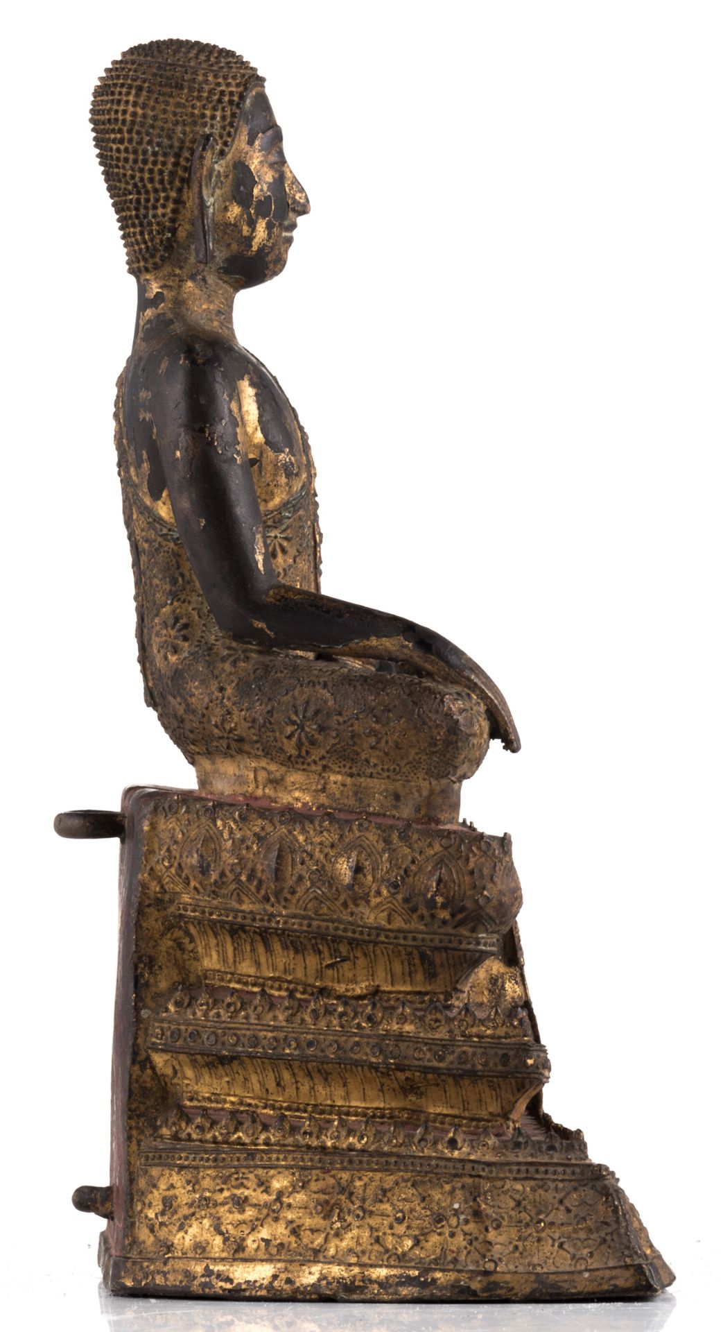 A Thai gilt bronze seated Buddha on a three level base, 19thC, H 27,5 cm - Image 4 of 5