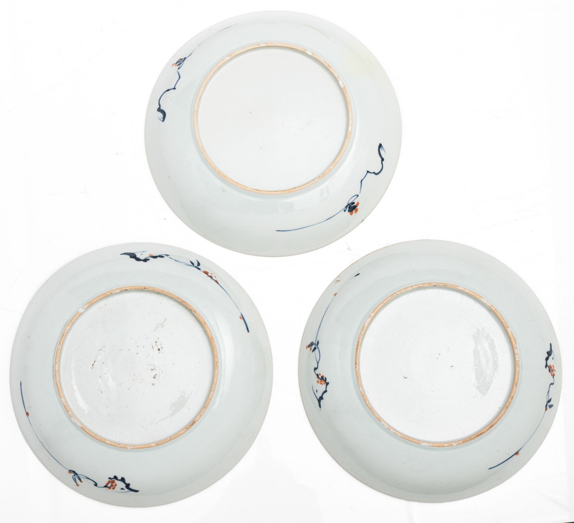 A lot of six large Chinese Imari porcelain saucers, decorated with flowering branches, 18thC, ø 28 c - Image 5 of 5