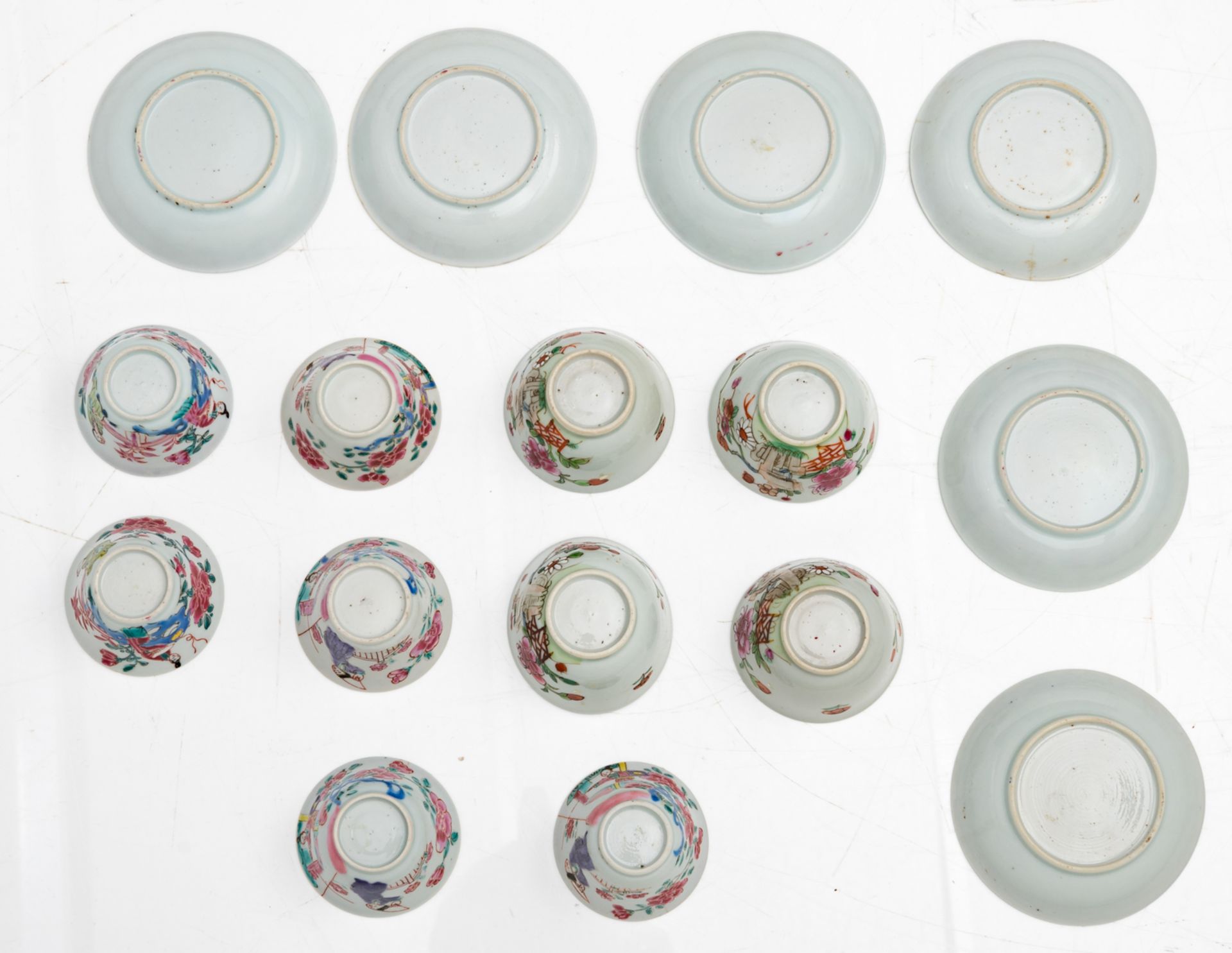 A lot of various Chinese famille rose porcelain items, consisting of three sets of cups and saucers - Image 23 of 26