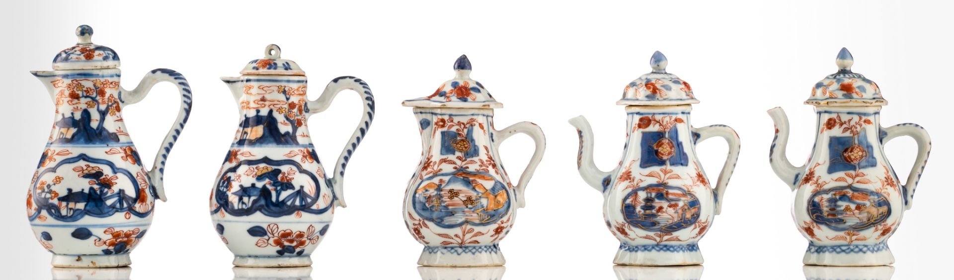 A lot of two small Chinese porcelain Imari ewers and three ditto creamers, mid 18thC, H 13,5 - 15,5 - Bild 2 aus 7