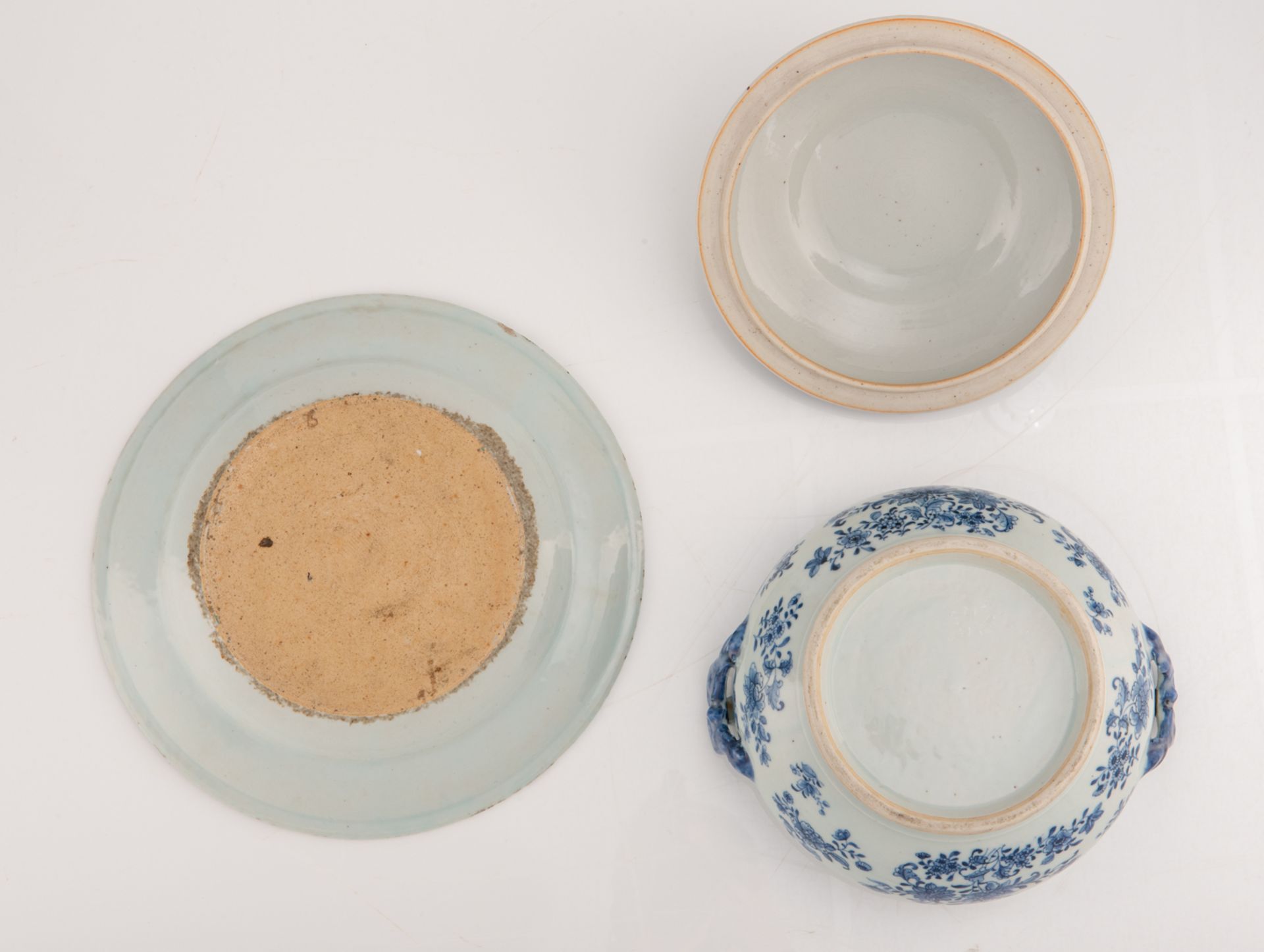 A Chinese blue and white floral decorated export porcelain tureen and plate, the knob peach shaped, - Image 3 of 7