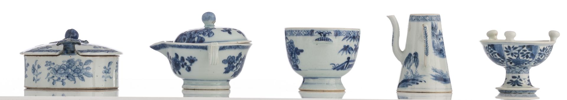 A lot of various Chinese blue and white table ware, 18th - 19thC, H 4 - 20,5 - ø 11 - 12,5 cm - Bild 7 aus 28