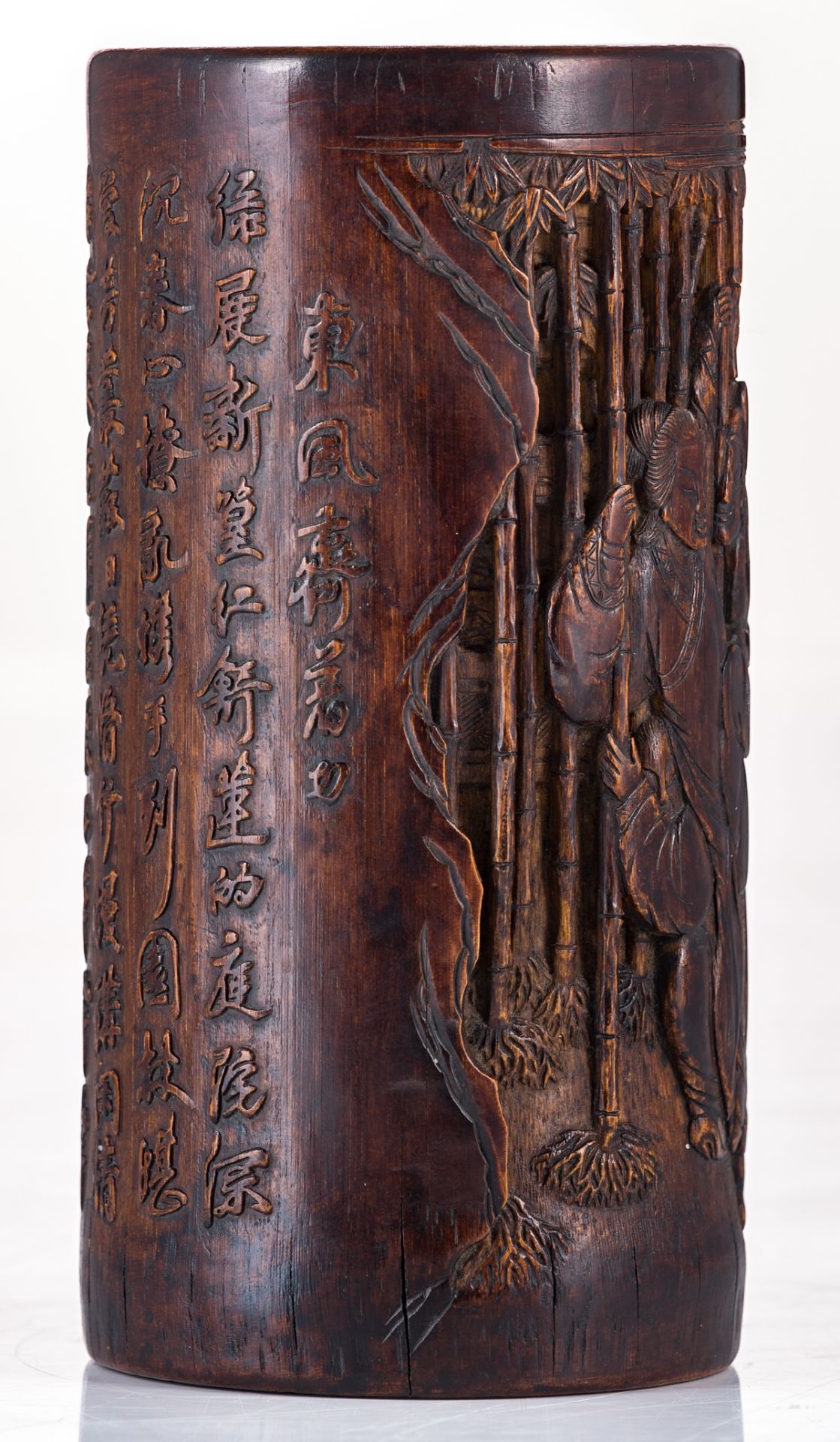 A sculpted bamboo brushpot decorated to one side with an erotic scene, the reverse with a tekst, tel - Bild 5 aus 8