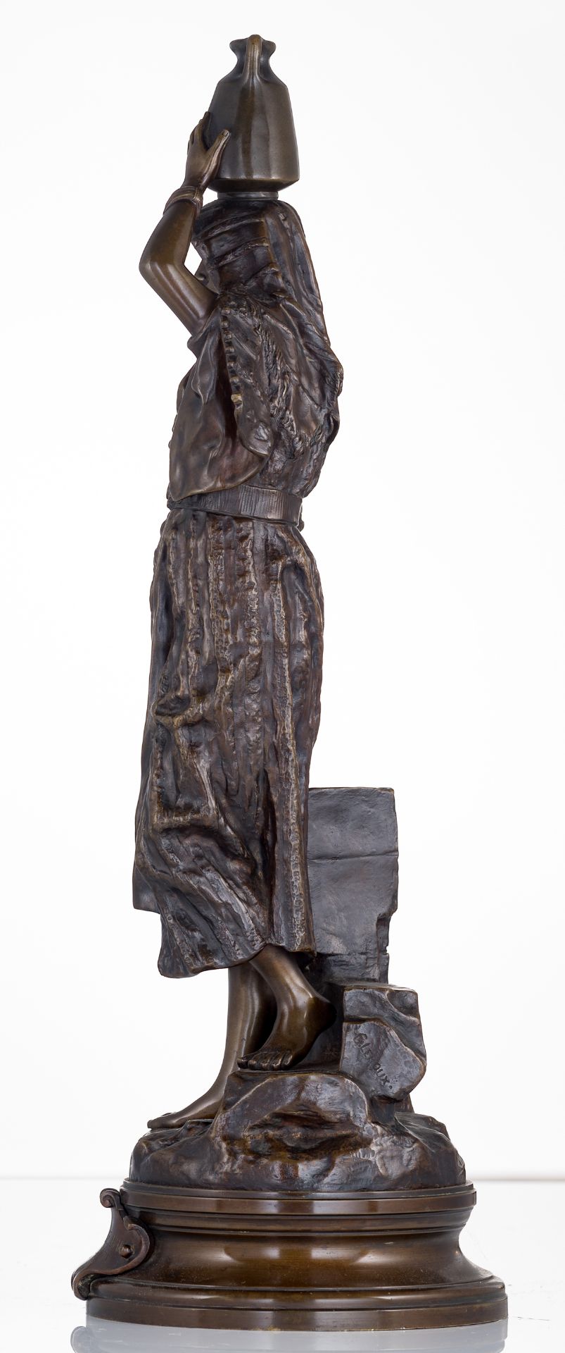 Leroux G., 'Jeune fille Arabe', patinated bronze, H 63 cm - Image 2 of 7