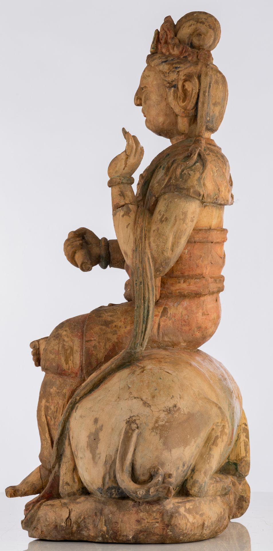 Two wooden sculptures representing Puxian Pusa on his mount and Wenshu Pusa on a lion, 16th - 17thC, - Image 9 of 12