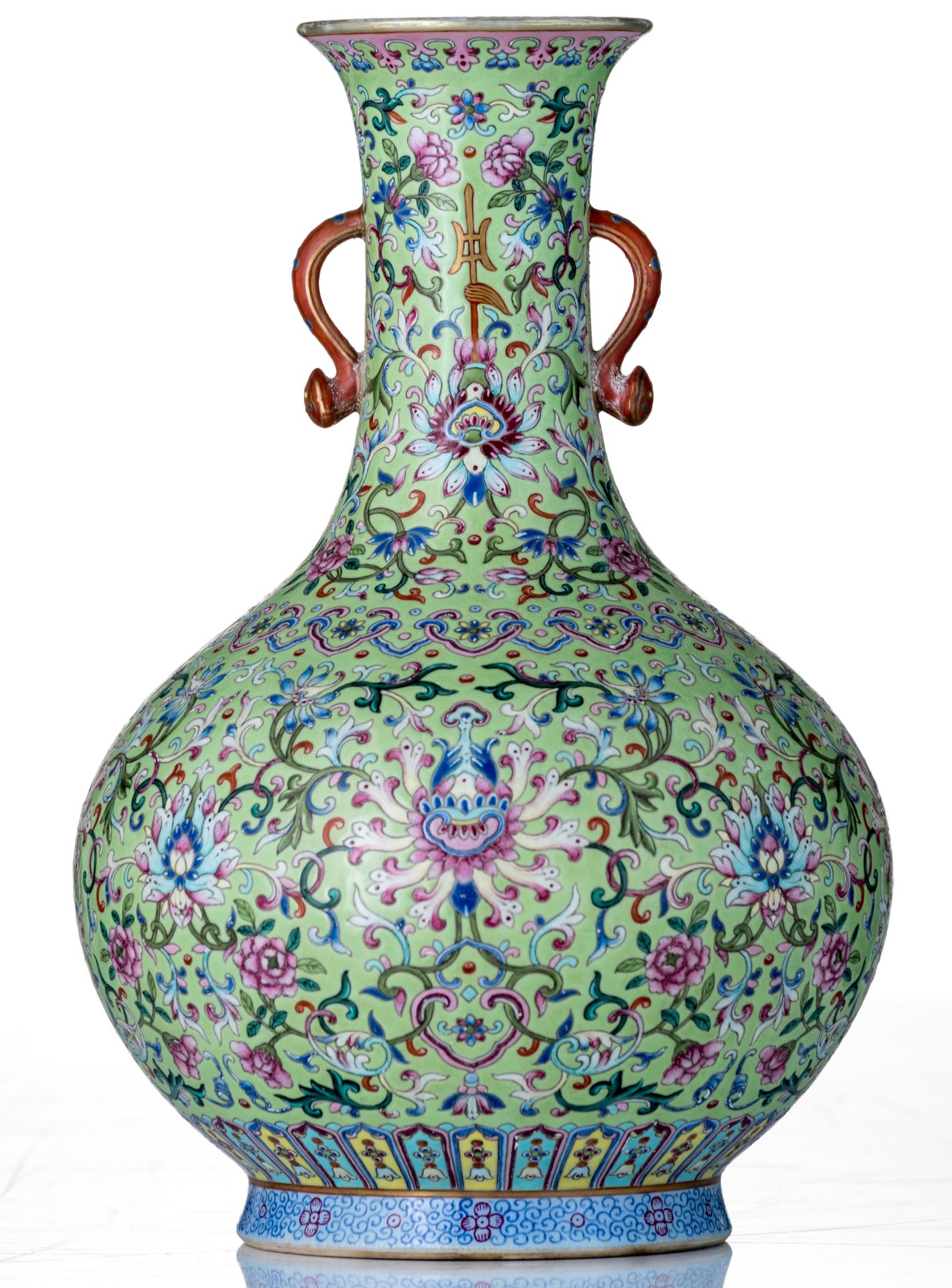 A Chinese green ground floral decorated bottle vase, the handles ruyi shaped, with a Jiaqing seal ma - Bild 3 aus 7