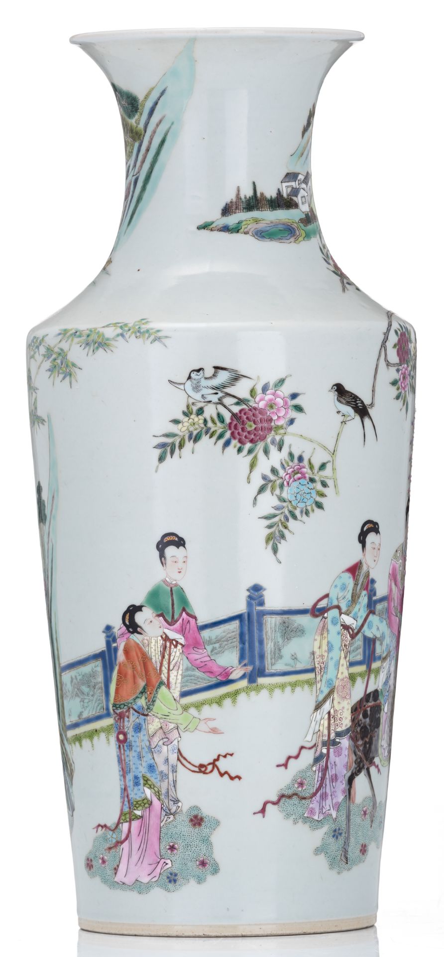 A Chinese famille rose vase, decorated with a horse riding lady accompanied by her servants, set in - Bild 4 aus 6