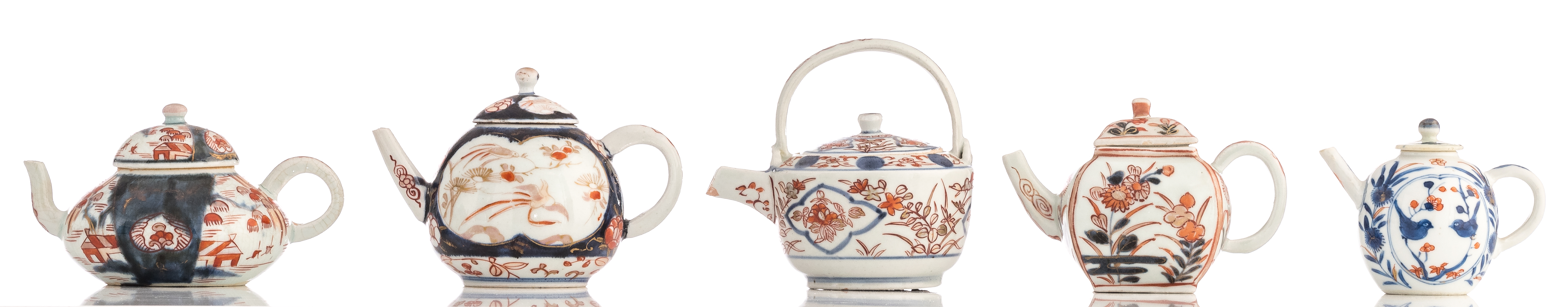 A lot of various Japanese Arita Imari porcelain tea pots, 18thC, H 7,8 - 12 cm - Image 7 of 12