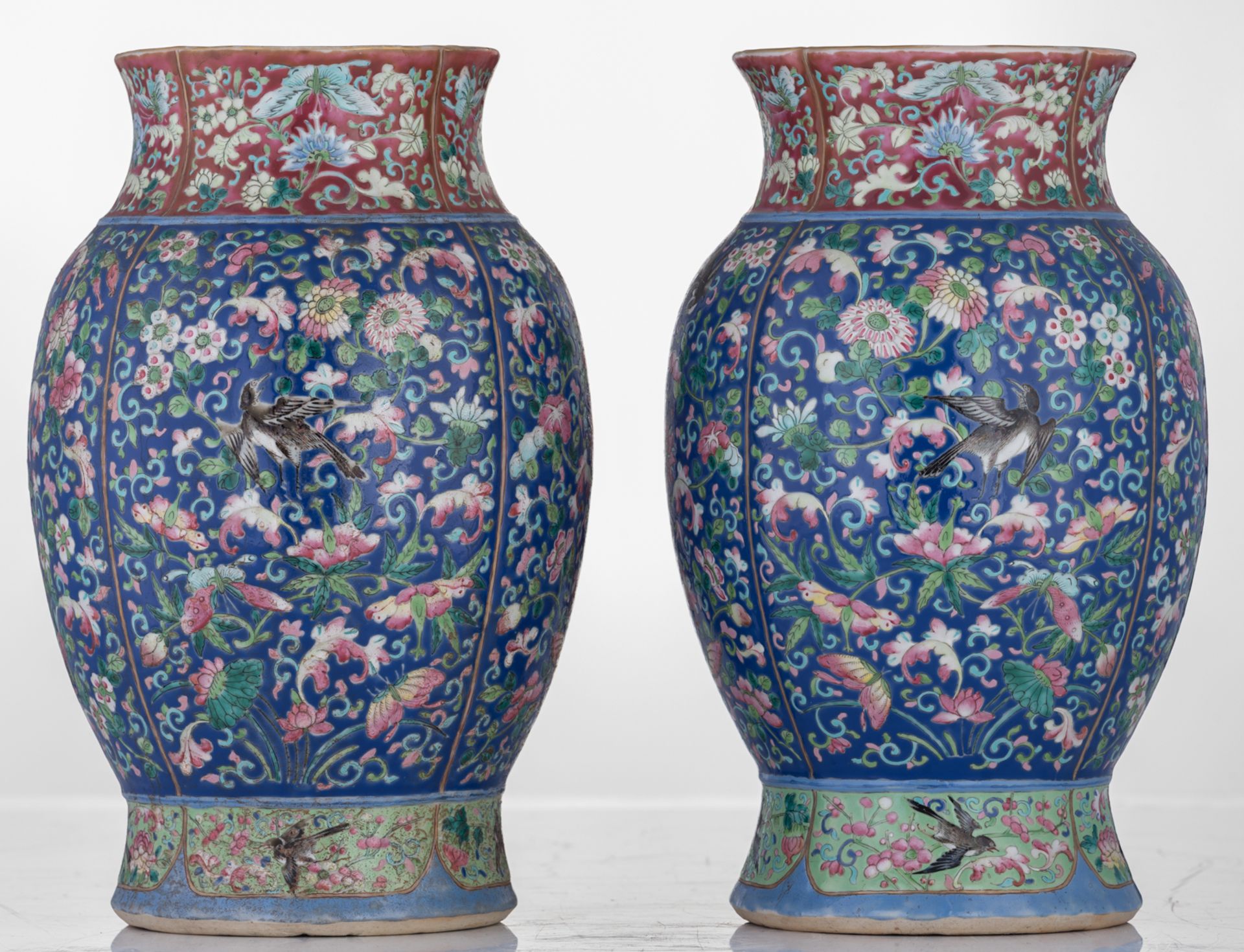 A pair of Chinese blue ground famille rose floral decorated lantern shaped vases, with a lobed mouth - Bild 3 aus 6