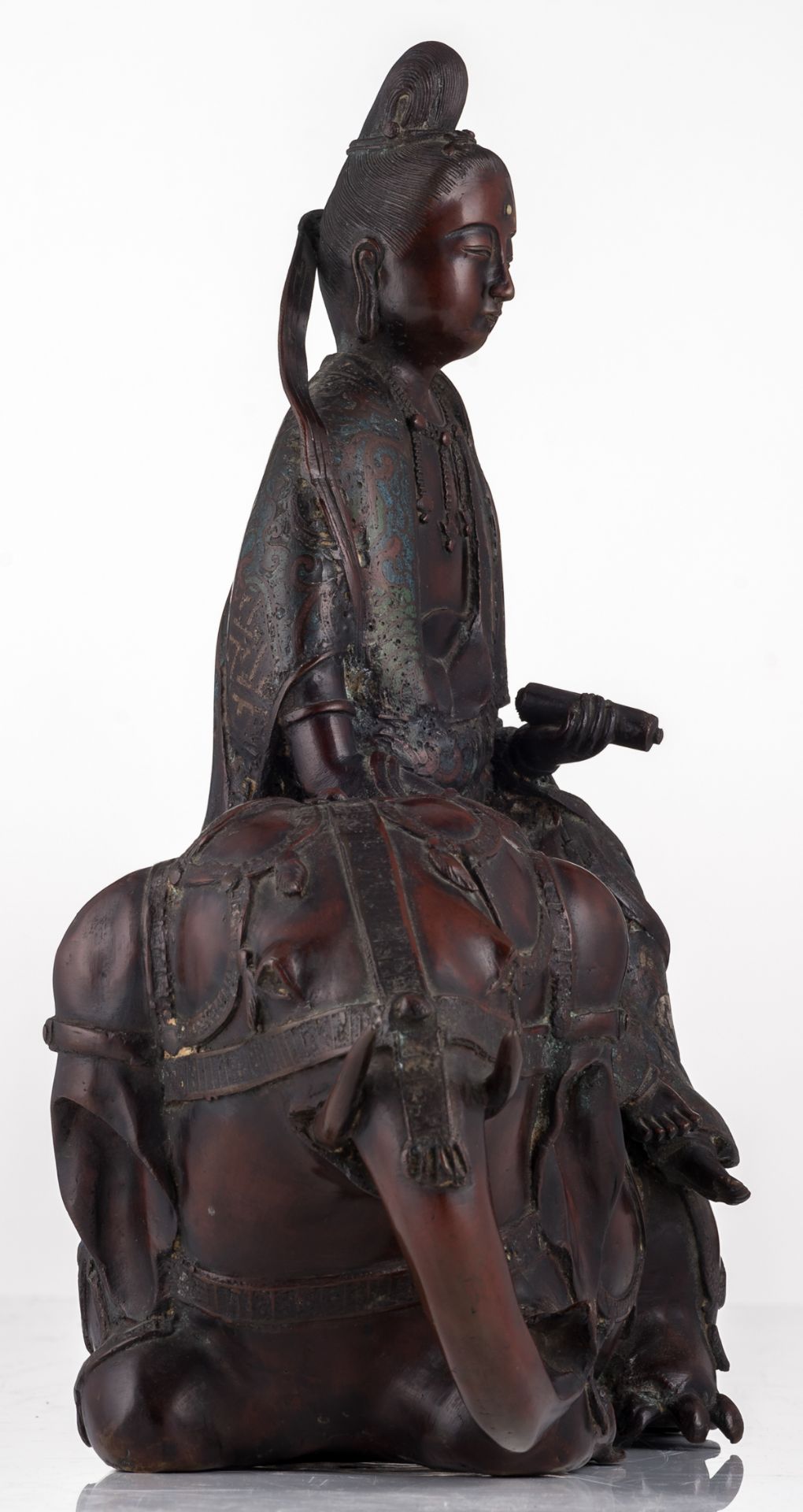 A Chinese cloisonné enamel bronze group, depicting a seated Guanyin on an elephant, marked, H 40 - W - Bild 4 aus 5