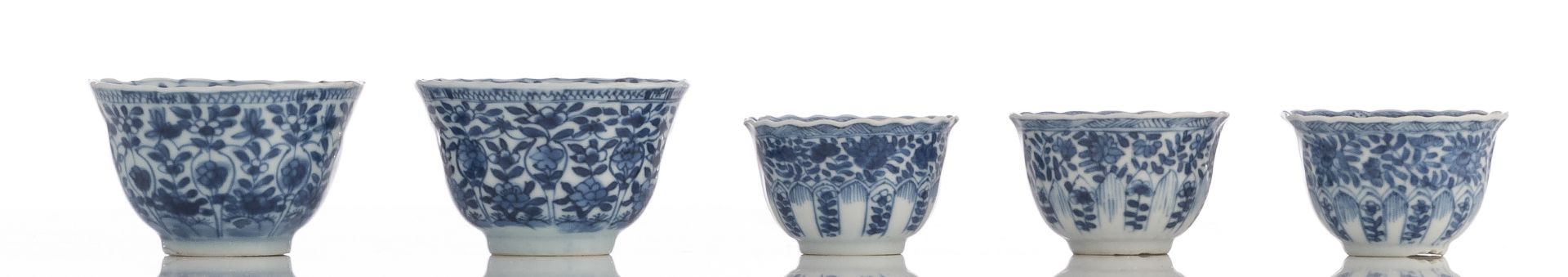 A lot of various Chinese blue and white table ware, 18th - 19thC, H 4 - 20,5 - ø 11 - 12,5 cm - Bild 17 aus 28