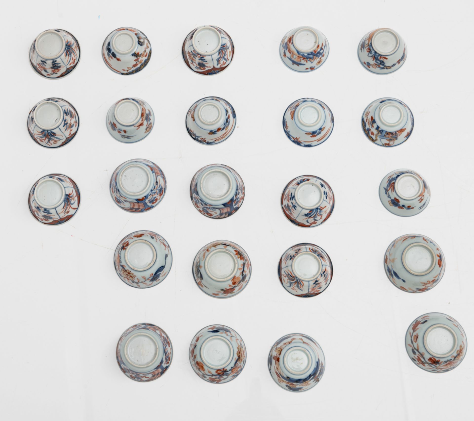 A lot of four sets of Chinese Imari porcelain cups and saucers, 18thC, H 3,5 - 7,9 - ø 11 - 13,8 cm - Bild 31 aus 33