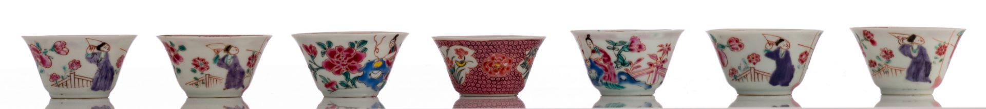 A lot of various Chinese famille rose porcelain items, consisting of three sets of cups and saucers - Image 17 of 26