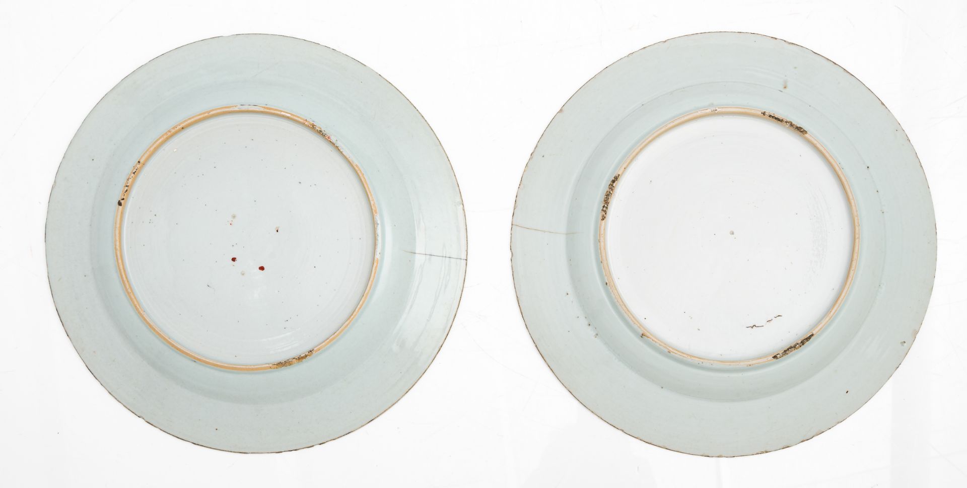 A lot of one pair and various large Chinese porcelain blue and white plates, decorated with a garden - Image 5 of 19