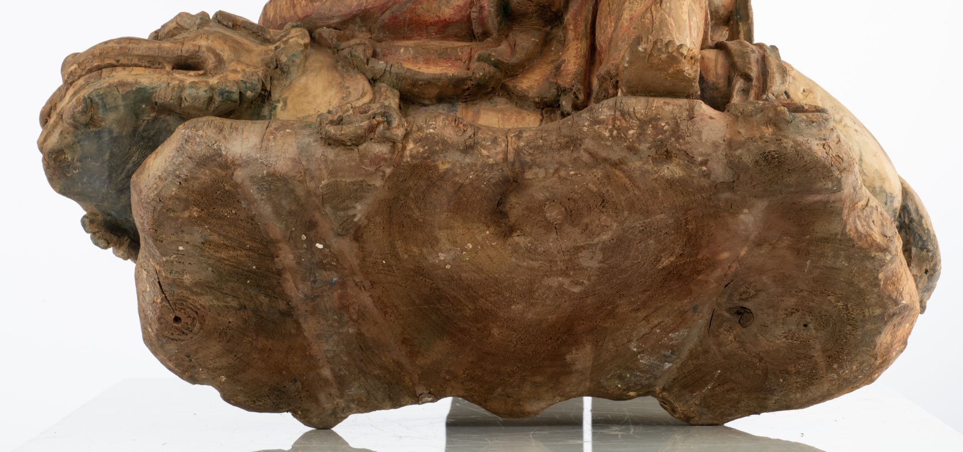 Two wooden sculptures representing Puxian Pusa on his mount and Wenshu Pusa on a lion, 16th - 17thC, - Bild 12 aus 12