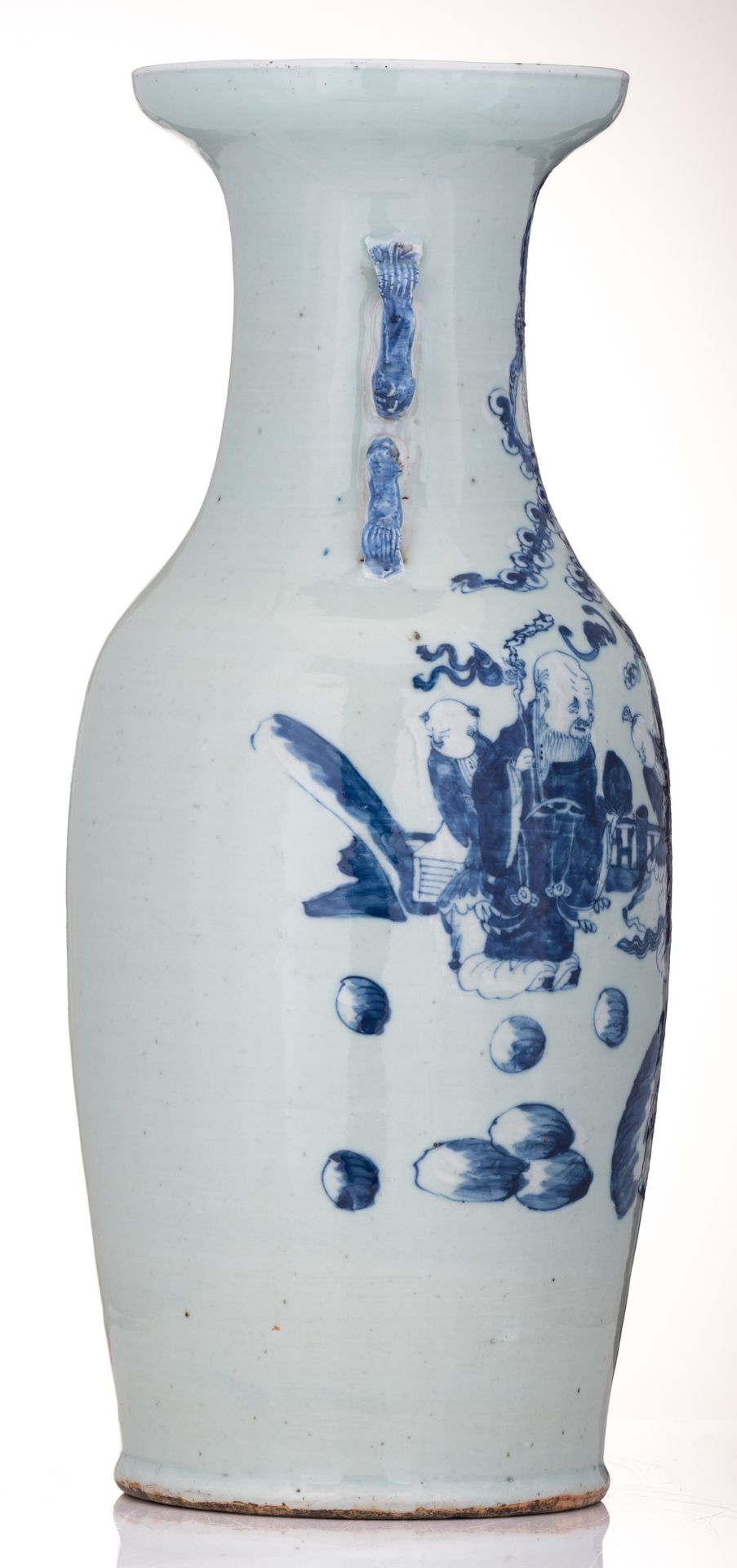 A Chinese celadon ground blue and white vase, decorated with an animated scene with Immortals, 19thC - Bild 4 aus 6