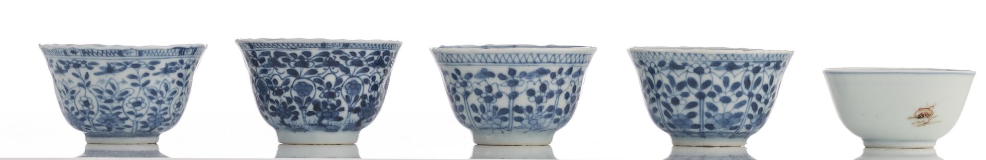 A lot of various Chinese blue and white table ware, 18th - 19thC, H 4 - 20,5 - ø 11 - 12,5 cm - Bild 12 aus 28