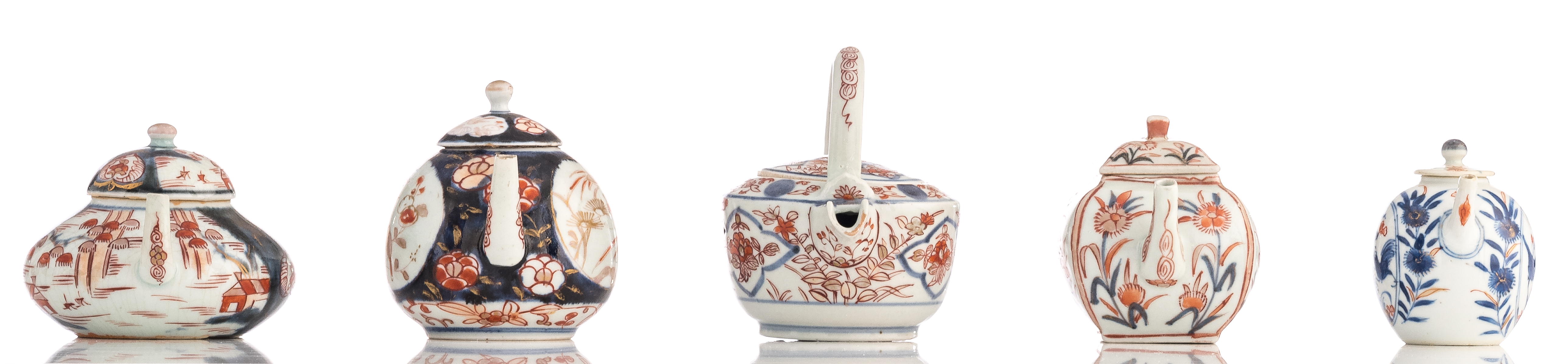 A lot of various Japanese Arita Imari porcelain tea pots, 18thC, H 7,8 - 12 cm - Image 10 of 12