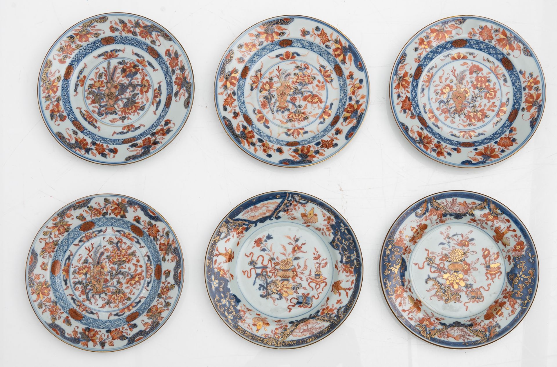 A lot of 30 Chinese Imari dishes, second quarter of the 18thC, ø 22,8 - 28,2 cm - Bild 6 aus 11