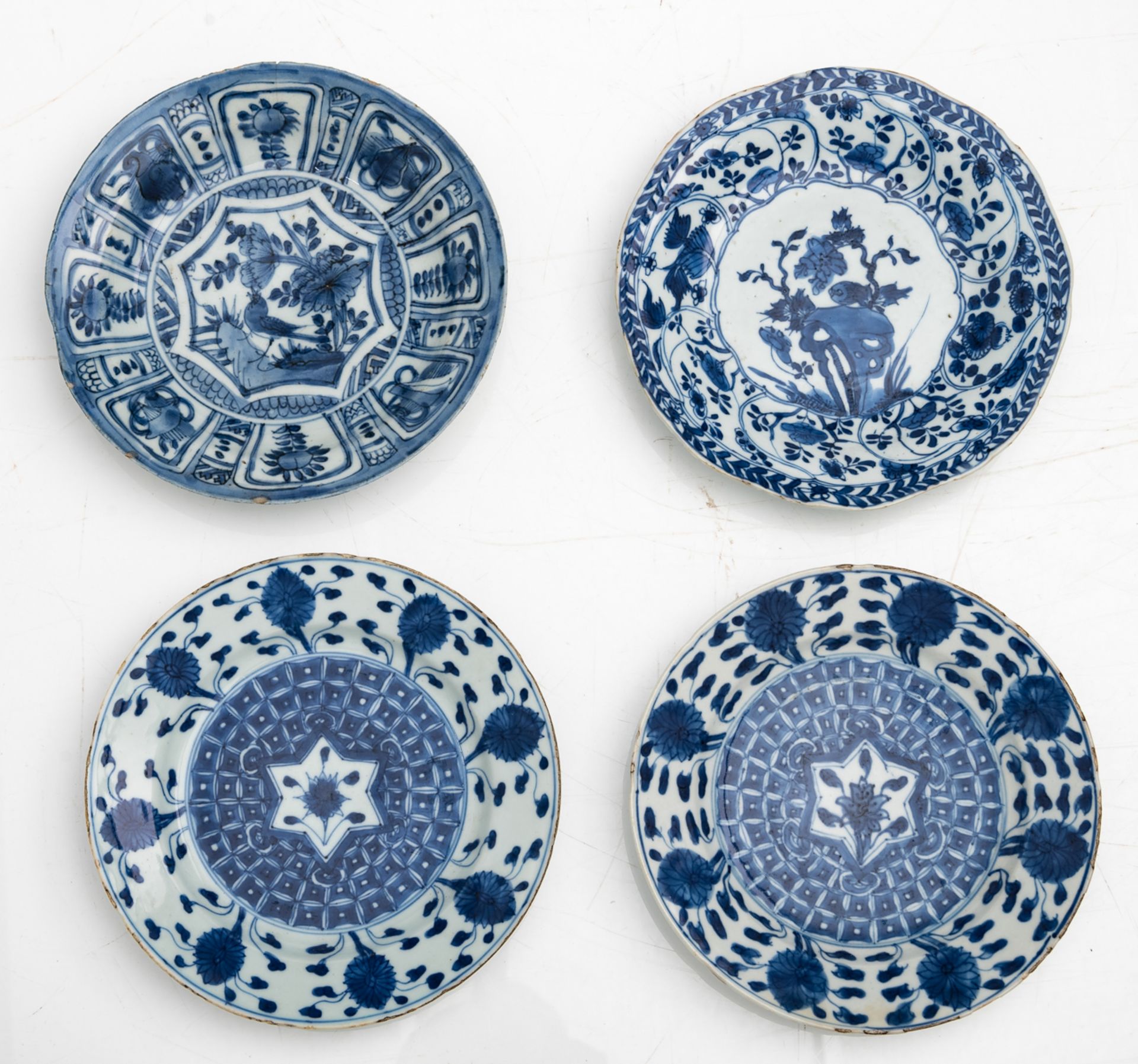 A lot of various Chinese blue and white porcelain items, consisting of a 'Kraak' dish, three dishes - Image 2 of 5