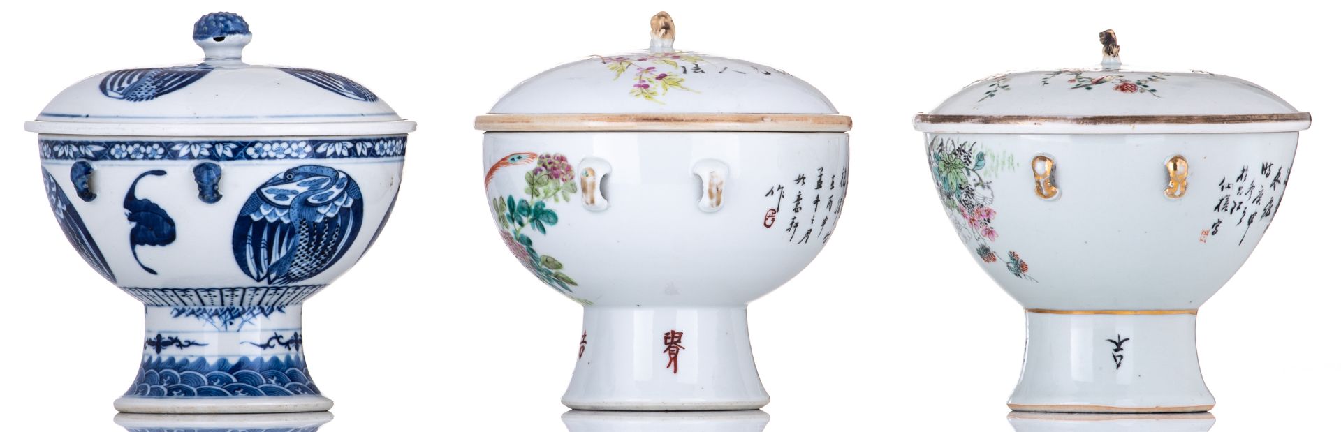 Two Chinese famille rose food containers, decorated with birds and flowers, one container with a sea - Bild 4 aus 9
