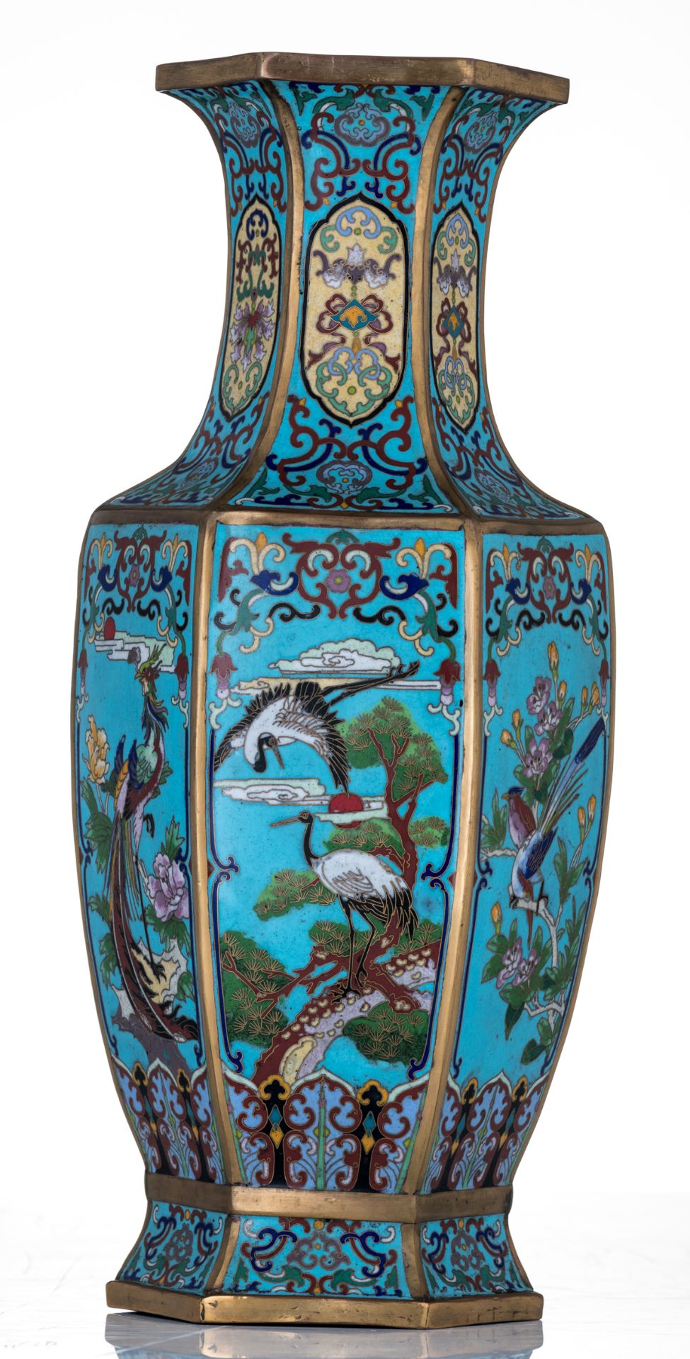 A Chinese hexagonal cloisonné enamel baluster shaped vase, the panels decorated with birds, flower b - Bild 3 aus 7