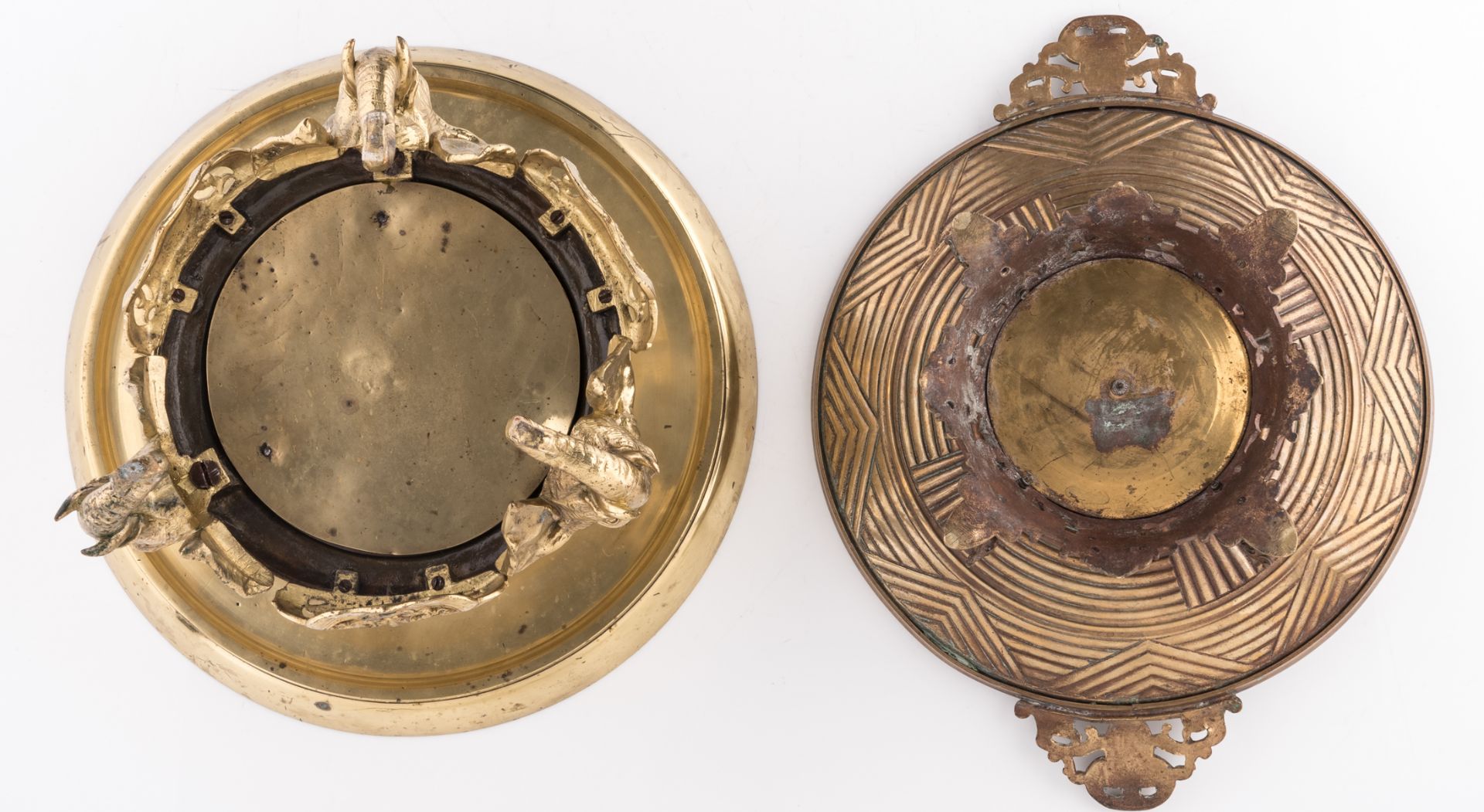 A bronze ornamental footed dish, the well decorated with birds in a landscape, the tripod base eleph - Bild 7 aus 9