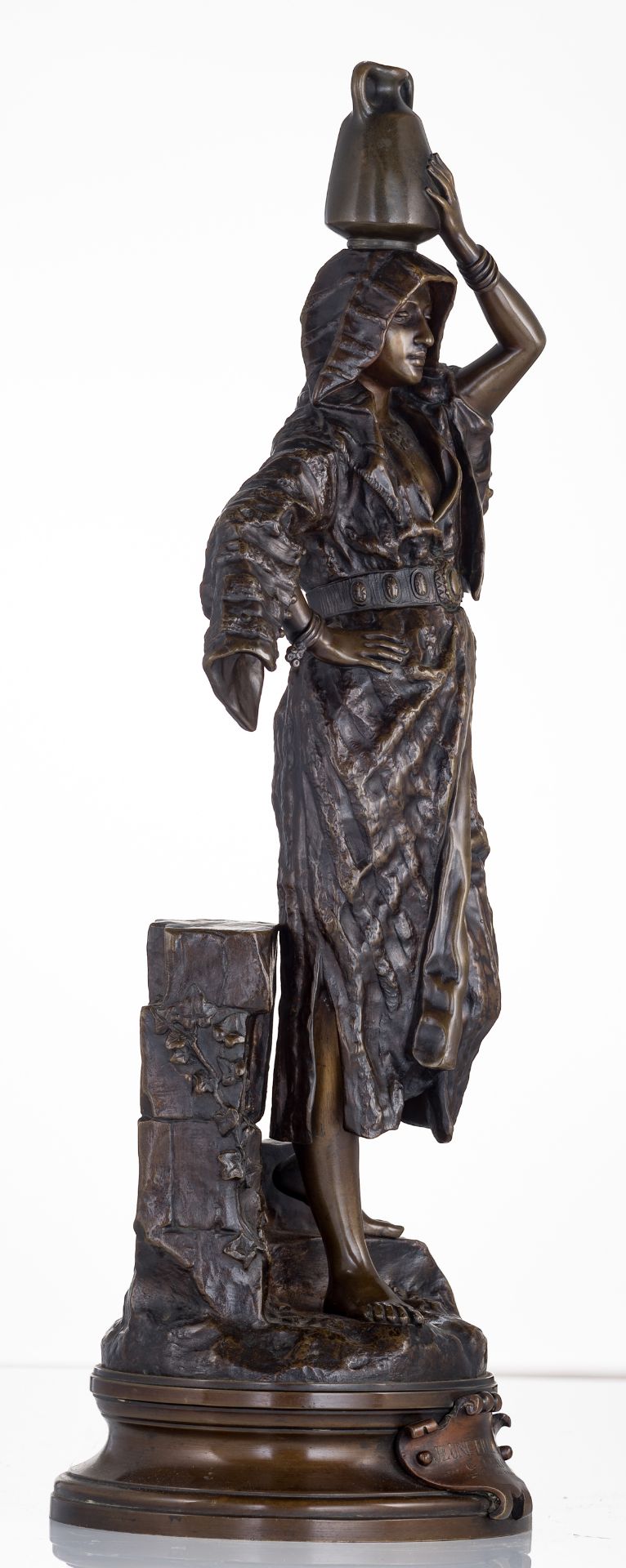 Leroux G., 'Jeune fille Arabe', patinated bronze, H 63 cm - Image 4 of 7