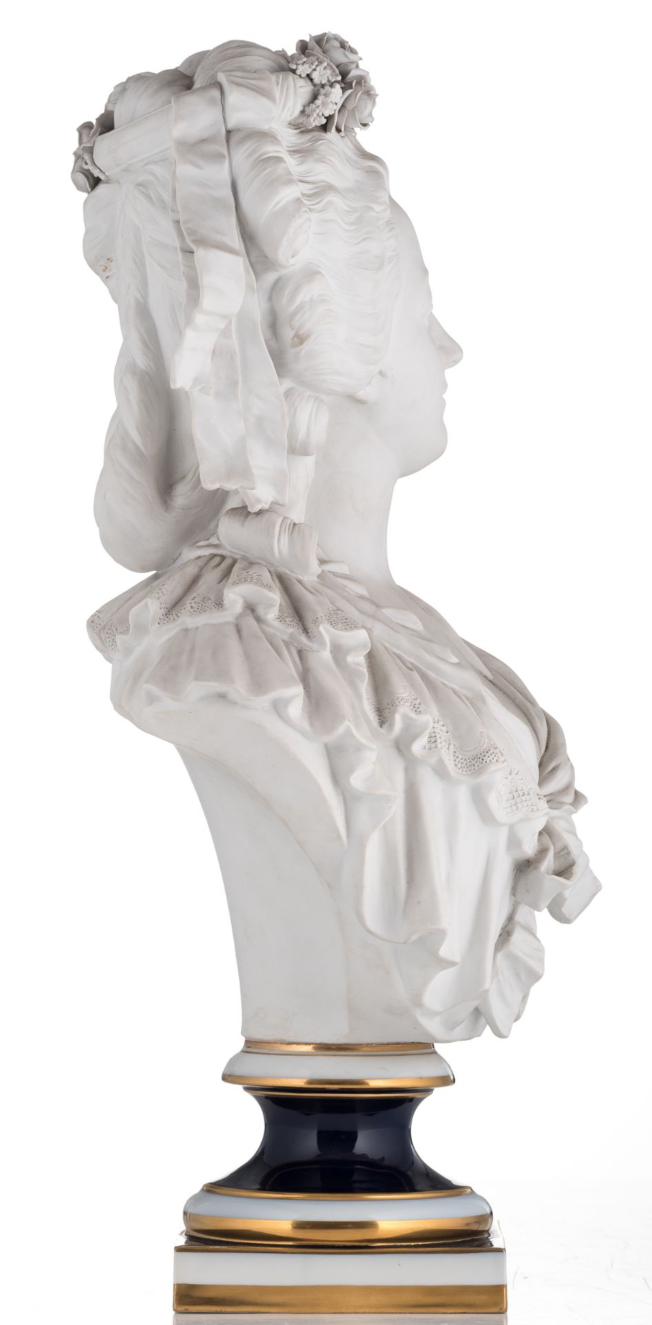 A bust of Marie Antoinette, biscuit, on a partly gilt porcelain base, marked Sèvres, H 63 cm - Bild 4 aus 7