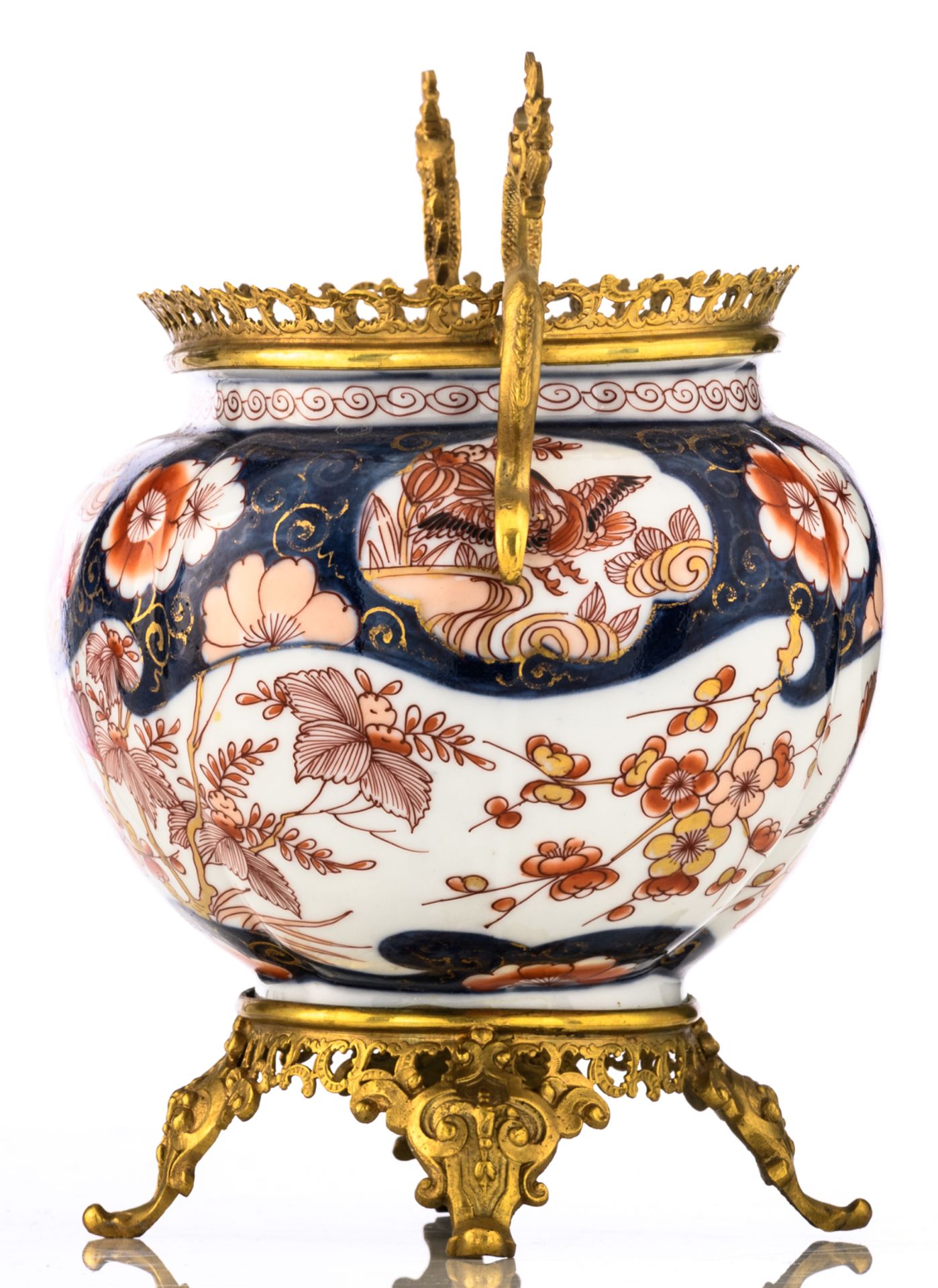 A lot of one round, two ovoid and three mounted ovoid Japanese Arita Imari porcelain basins, later 1 - Bild 11 aus 23