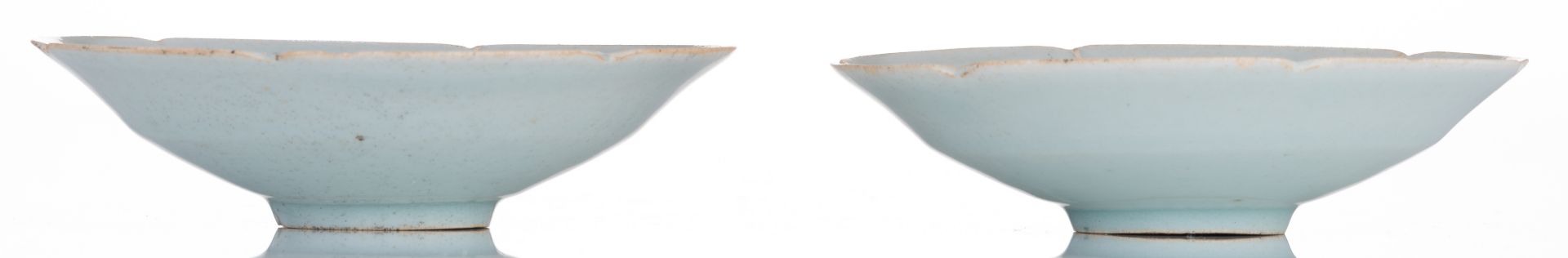 Two Chinese Song dynasty incised lotus shaped dishes with lobed edge, H 4 - ø 15,5 - 16 cm - Bild 2 aus 7