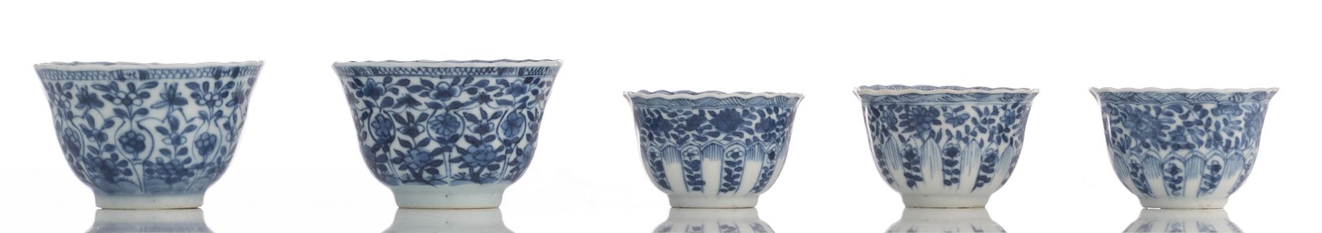 A lot of various Chinese blue and white table ware, 18th - 19thC, H 4 - 20,5 - ø 11 - 12,5 cm - Bild 15 aus 28