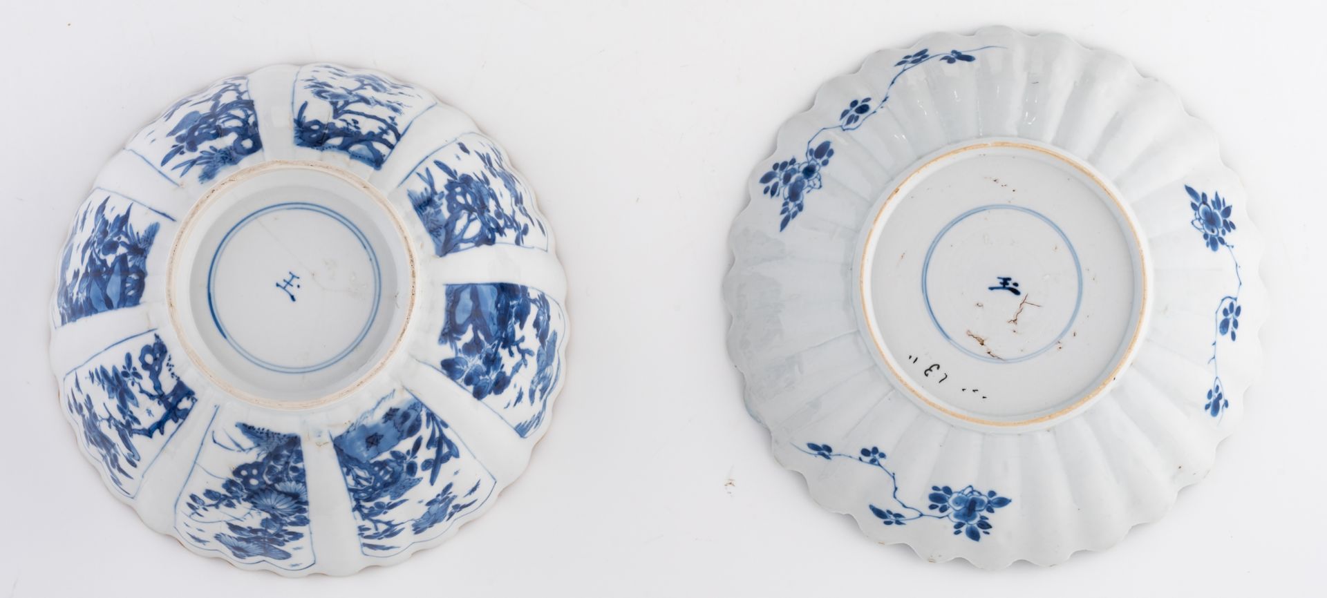 A Chinese blue and white deep fluted bowl and saucer with fluted rim, decorated with panels, filled - Bild 7 aus 8