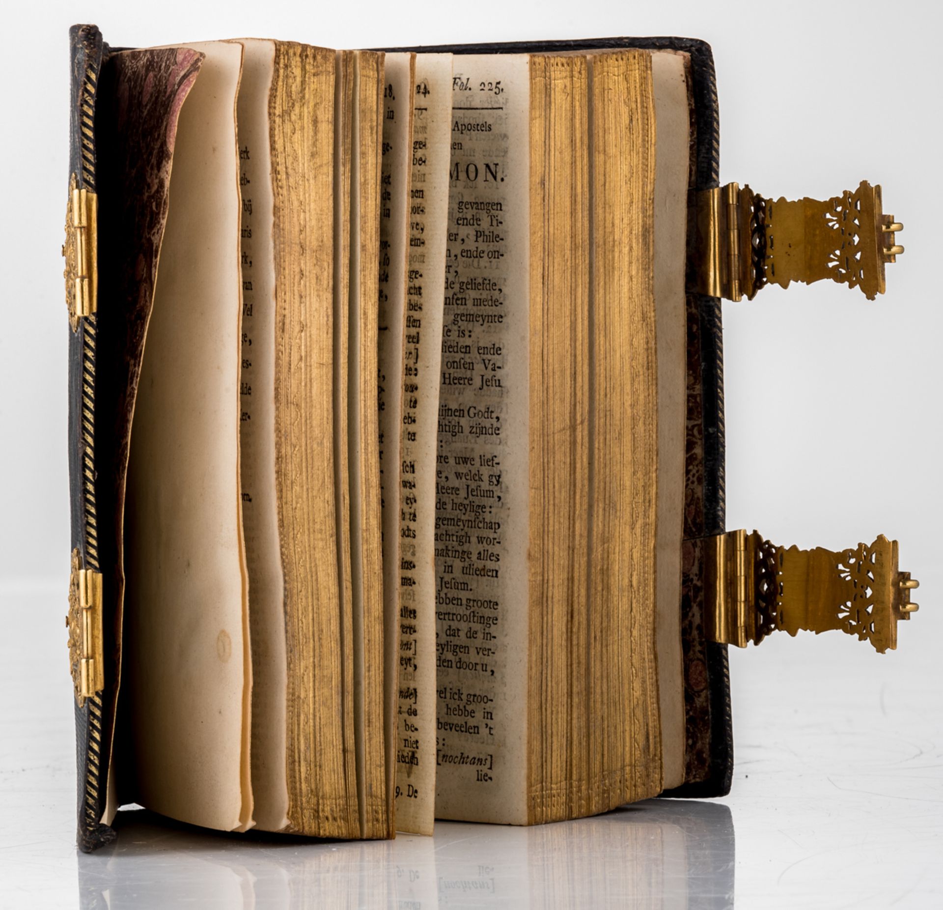 Statenbijbel, 'De Erven J. Allaert 'S. Gravenhage 1817', with a leather binding and gilt edges, the - Image 2 of 5