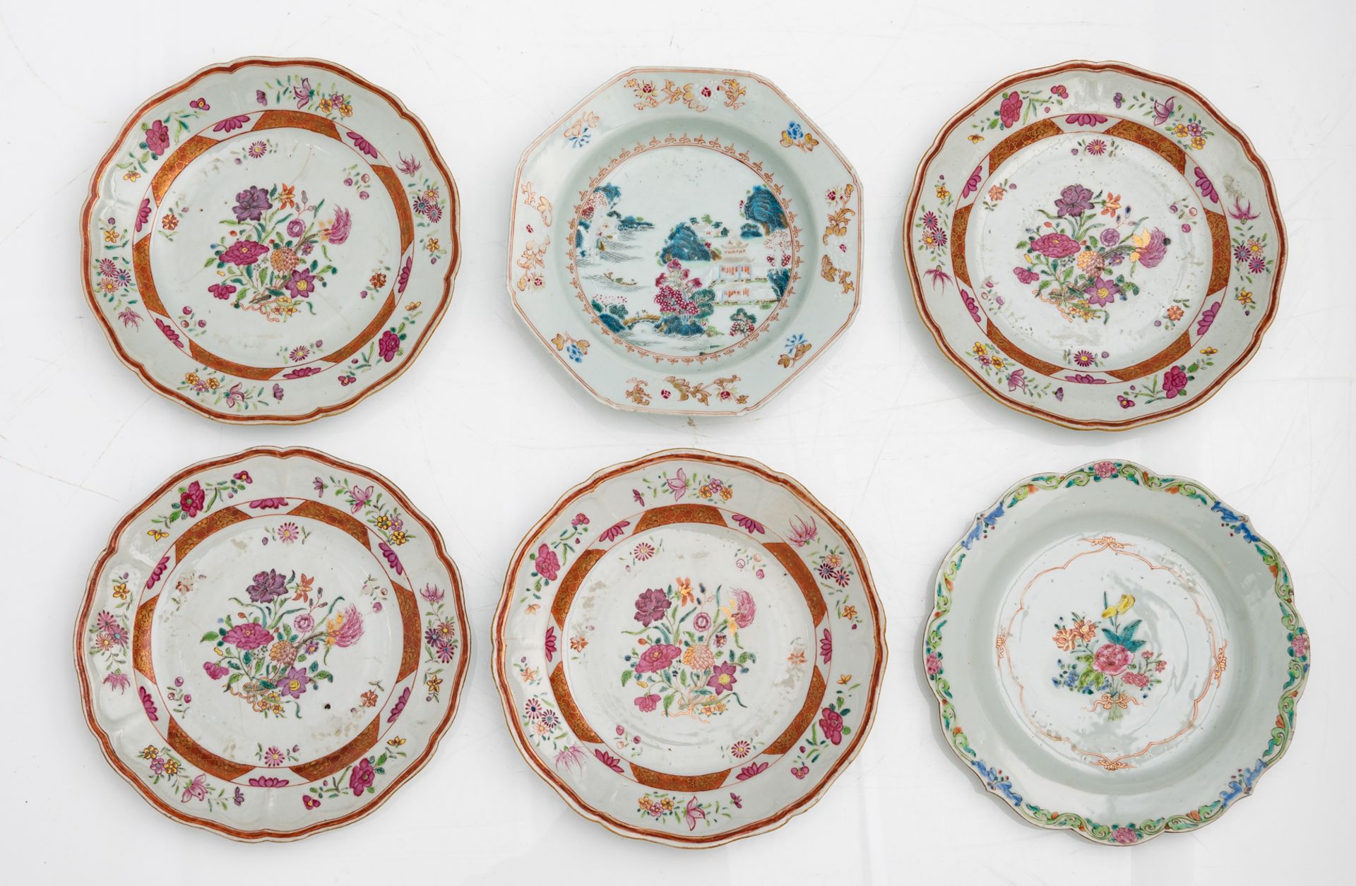 A lot of twelve Chinese porcelain dishes decorated with polychrome enamels, later 18thC, ø 23 - 23,5 - Image 2 of 5