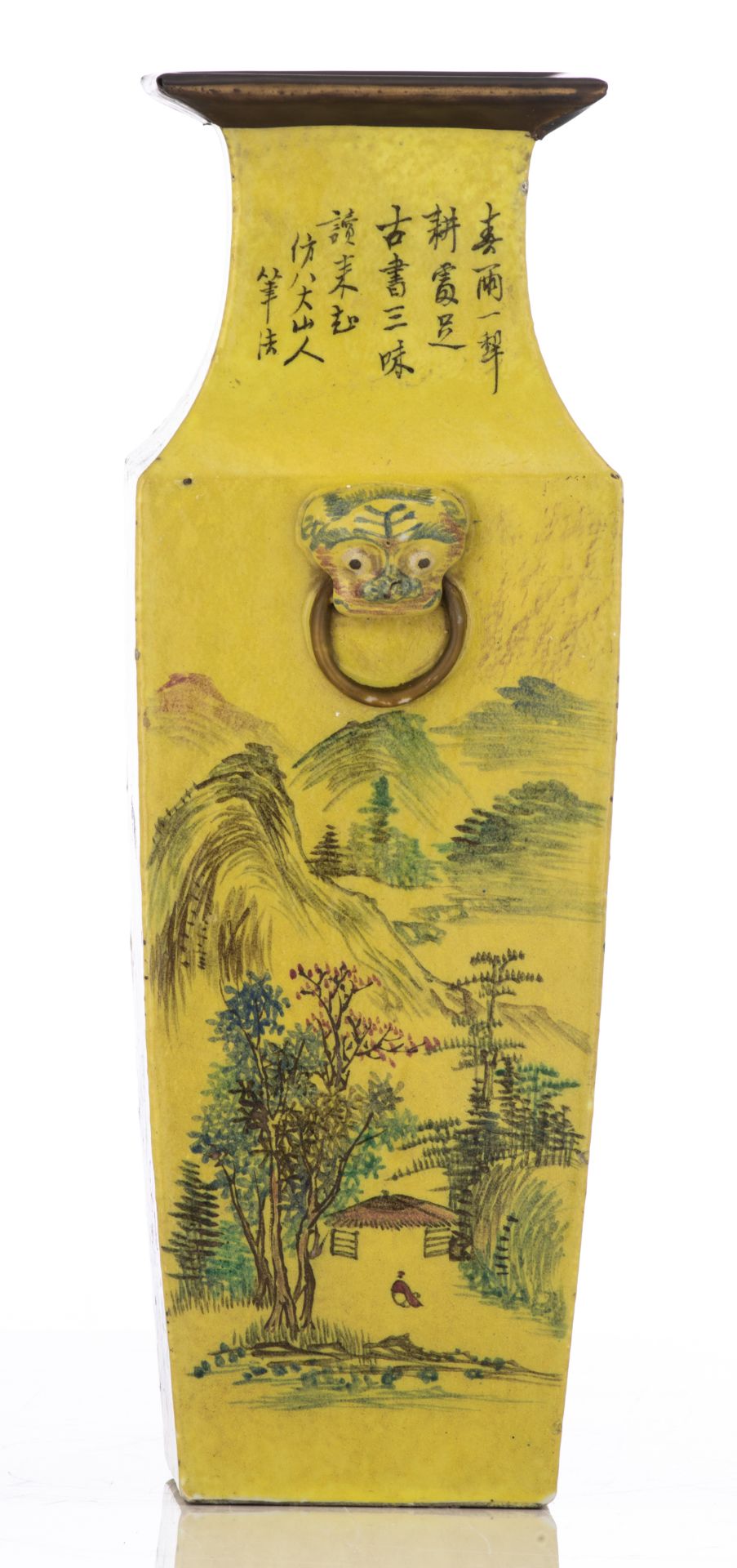 A Chinese quadrangular vase with yellow ground and polychrome decorated with birds on a flower branc - Bild 4 aus 6