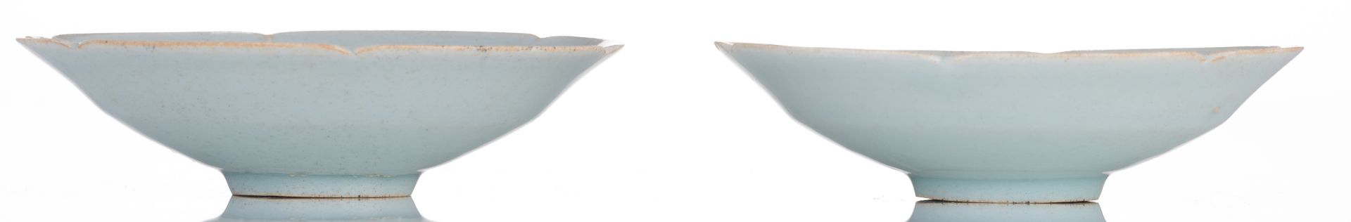 Two Chinese Song dynasty incised lotus shaped dishes with lobed edge, H 4 - ø 15,5 - 16 cm - Image 3 of 7