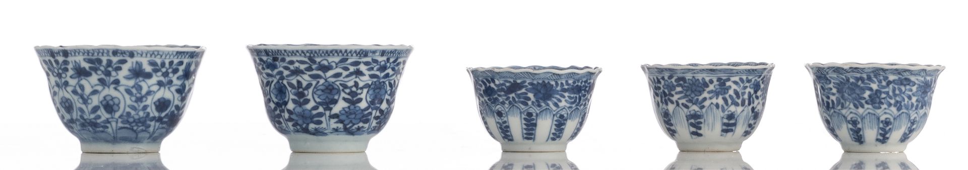 A lot of various Chinese blue and white table ware, 18th - 19thC, H 4 - 20,5 - ø 11 - 12,5 cm - Bild 16 aus 28