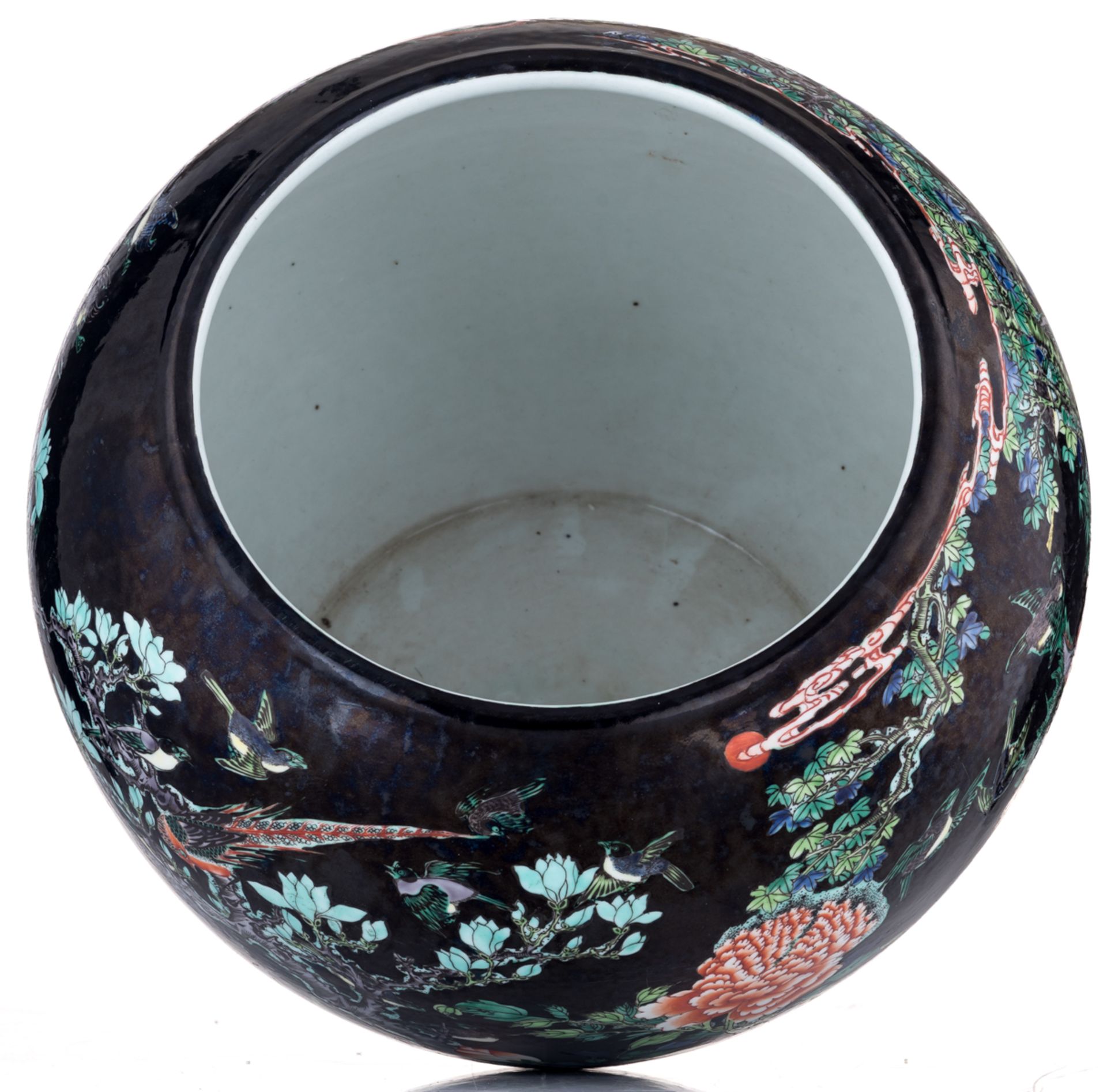 A Chinese black ground polychrome jardiniere, decorated with birds, flowers and a mythical bird, H 3 - Bild 6 aus 7